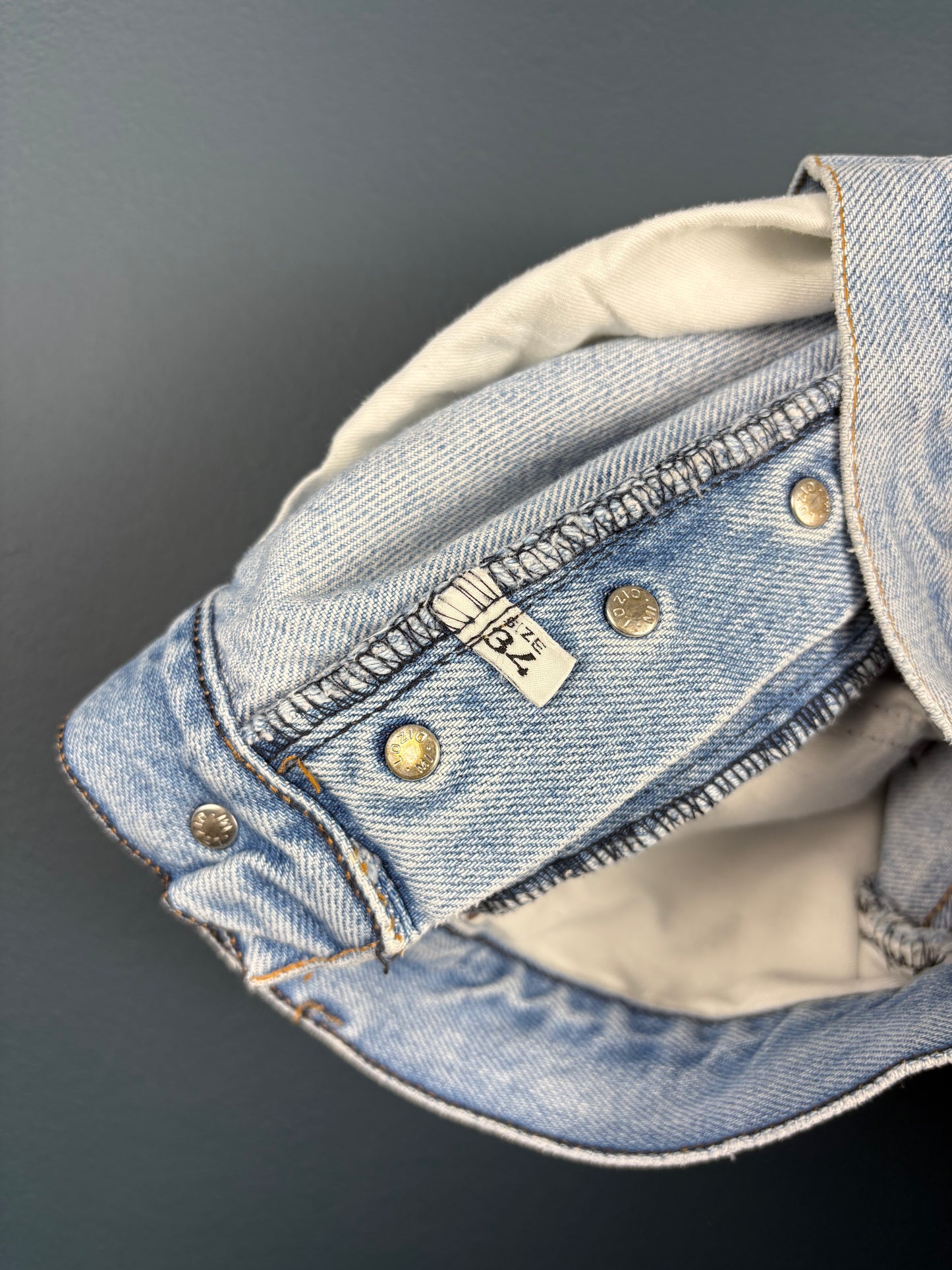 Vintage Armani Jeans Light Wash Denim Jeans (34w)