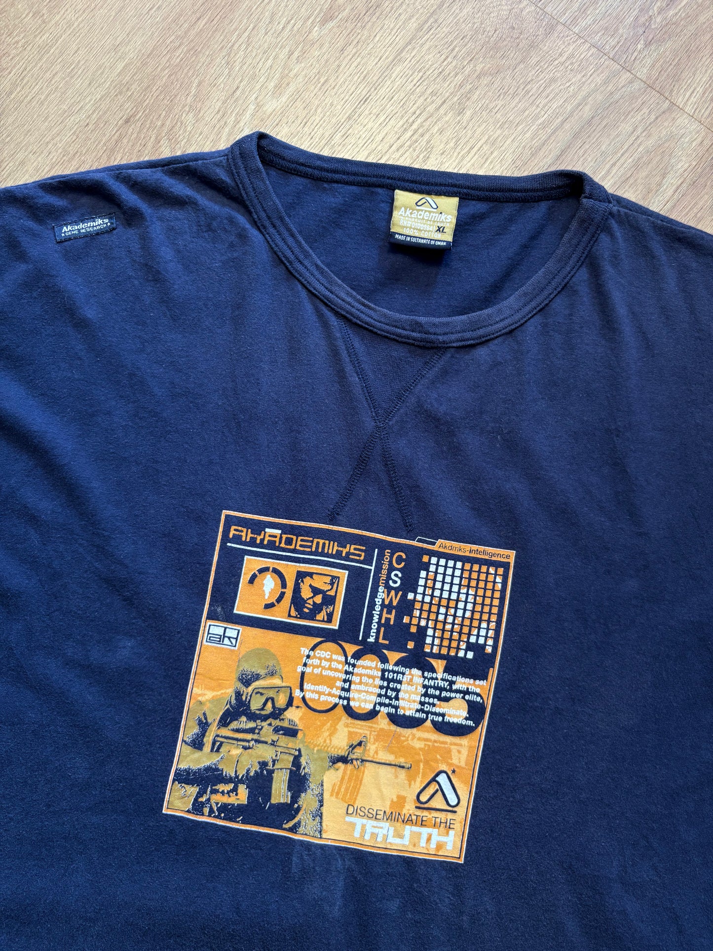 Akademiks HipHop 90s Navy Blue Graphic Tee (XL)