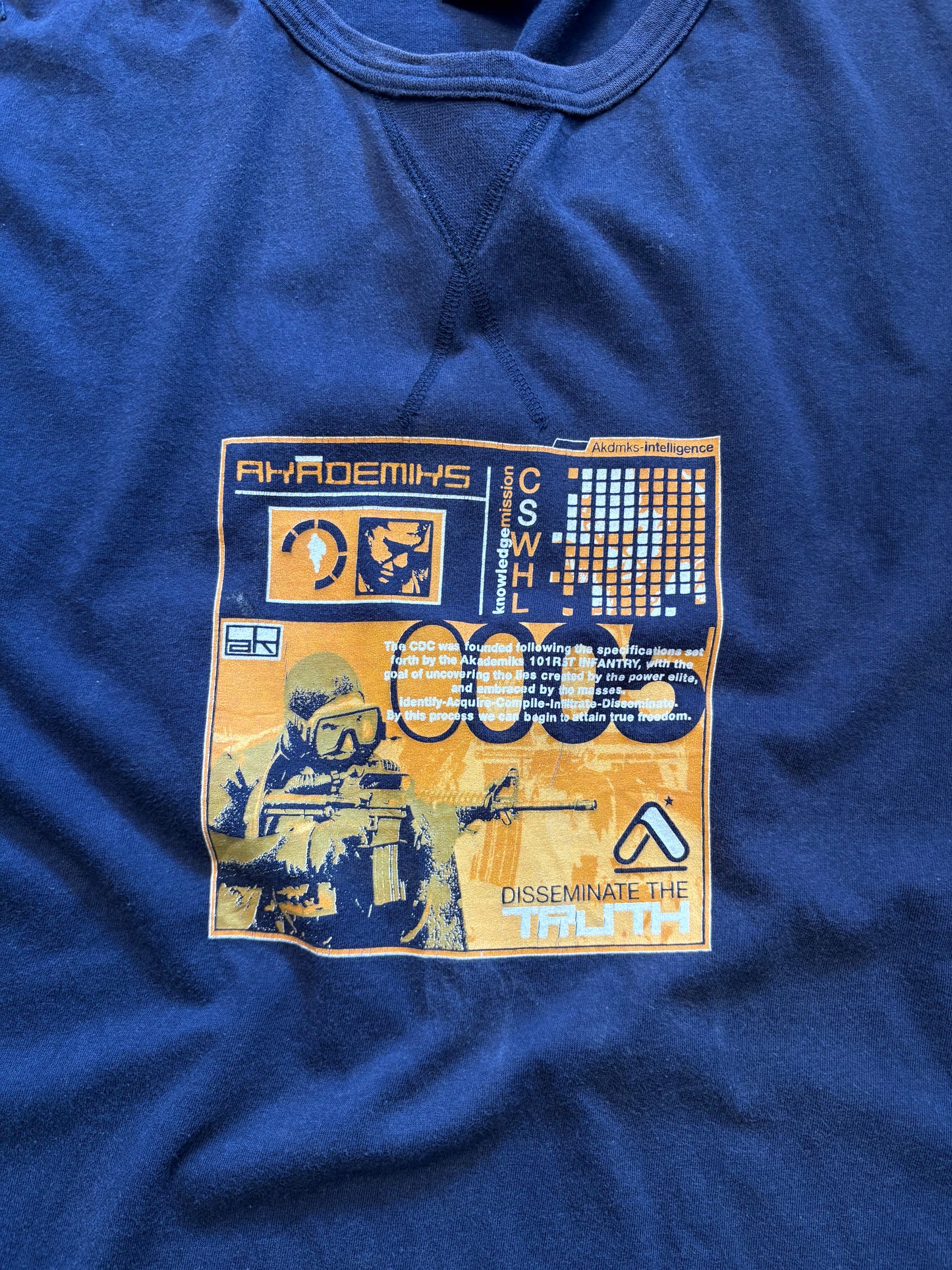 Akademiks HipHop 90s Navy Blue Graphic Tee (XL)