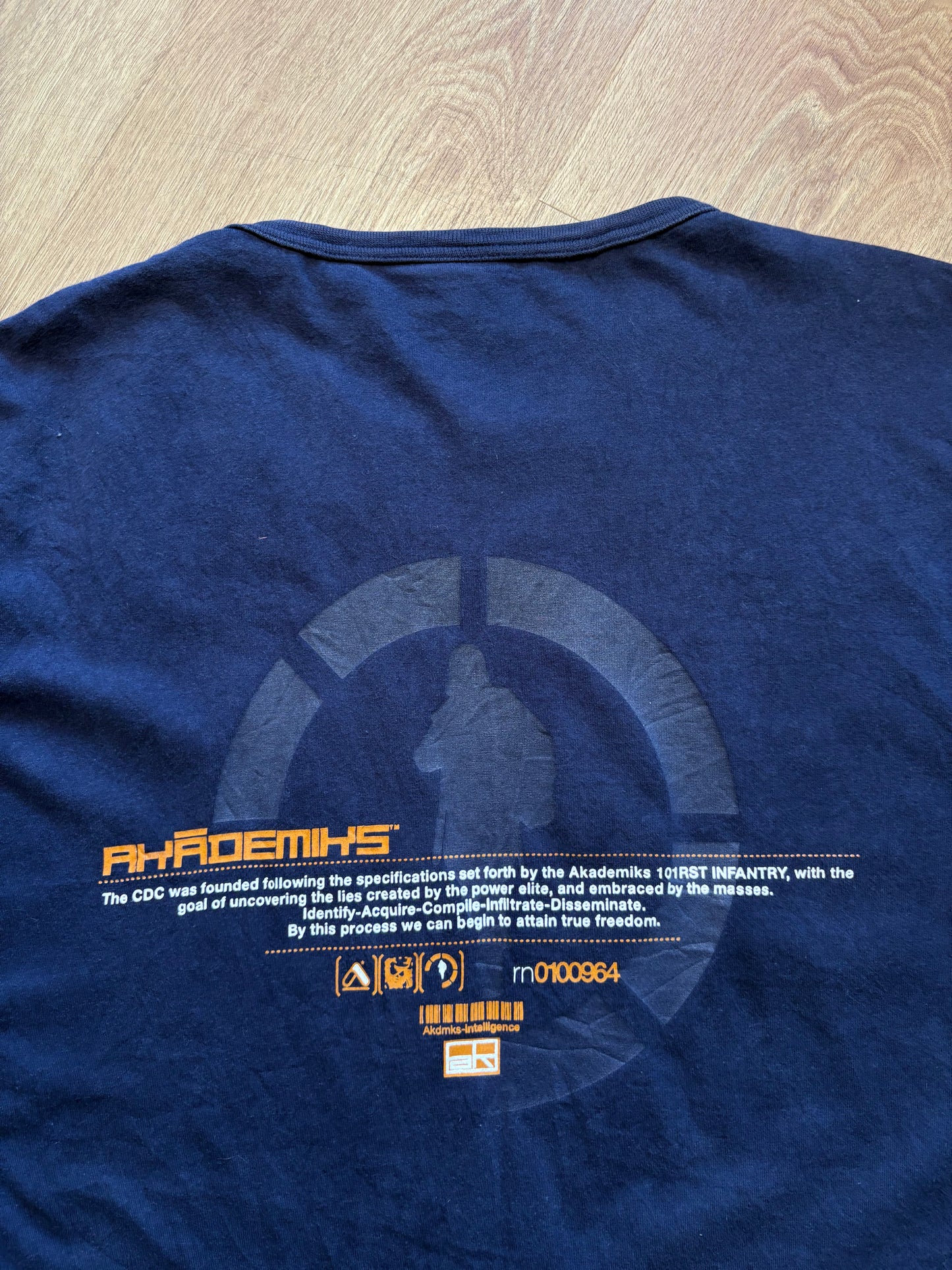 Akademiks HipHop 90s Navy Blue Graphic Tee (XL)