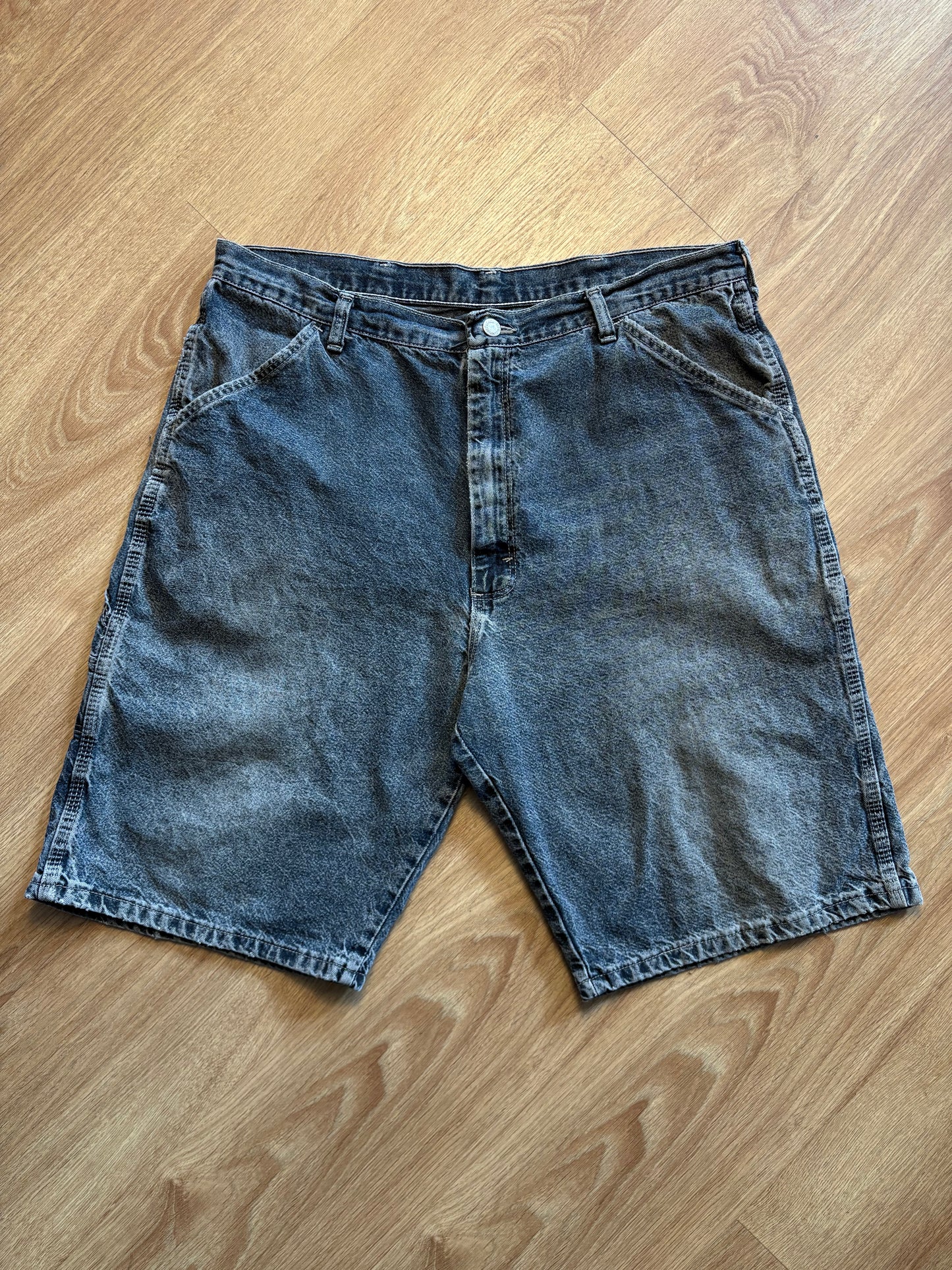 Vintage Wrangler Cargo Denim Shorts (34w)