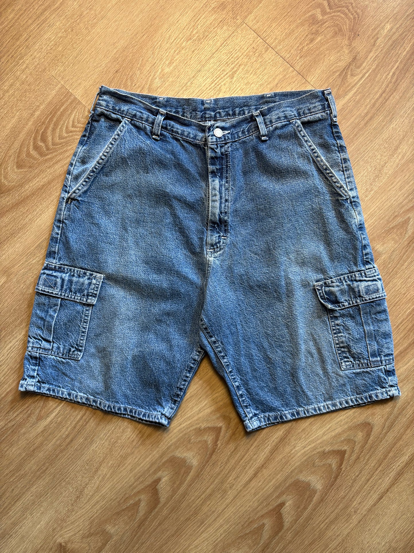 Vintage Wrangler Hero Cargo Denim Shorts (36w)