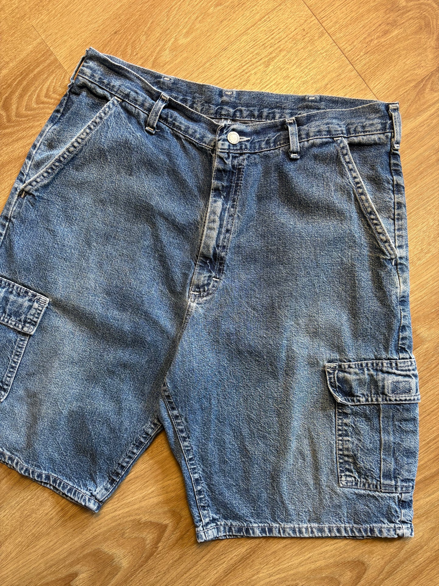 Vintage Wrangler Hero Cargo Denim Shorts (36w)