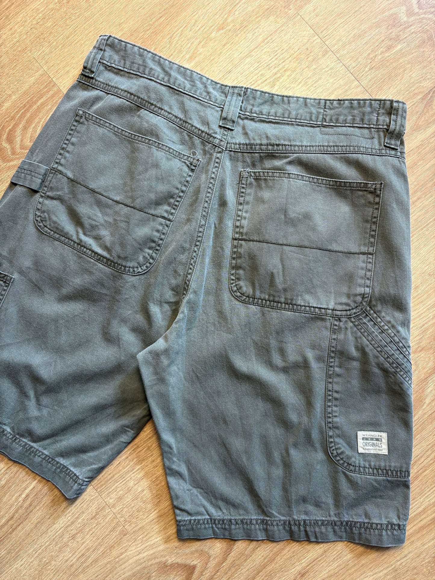 Vintage Wrangler Hero Khaki Green Carpenter Shorts (32w)