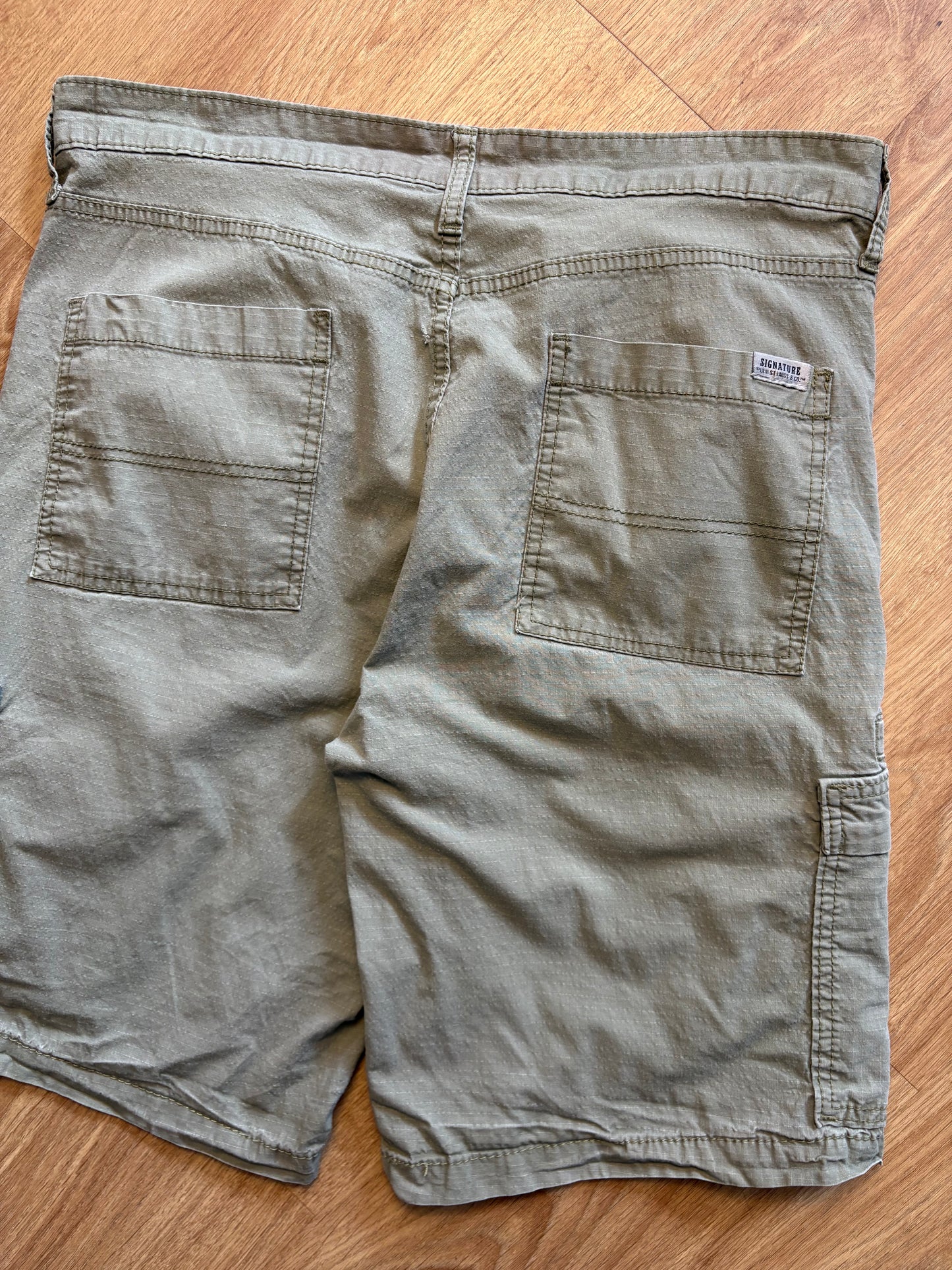 Vintage Levi's Khaki Green Grid Stop Cargo Shorts (36w)
