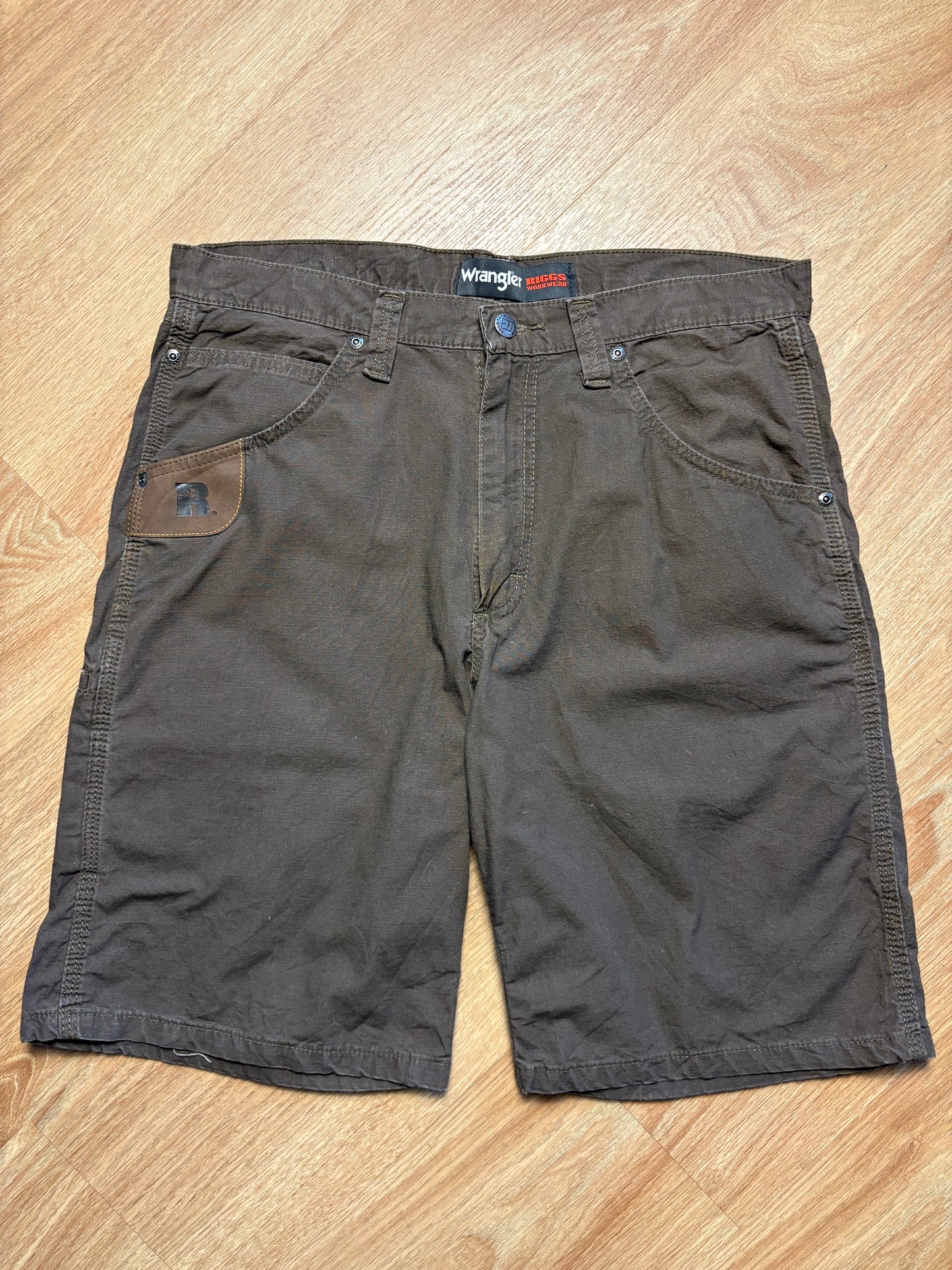 Vintage Wrangler Workwear Brown Canvas Shorts (32w)