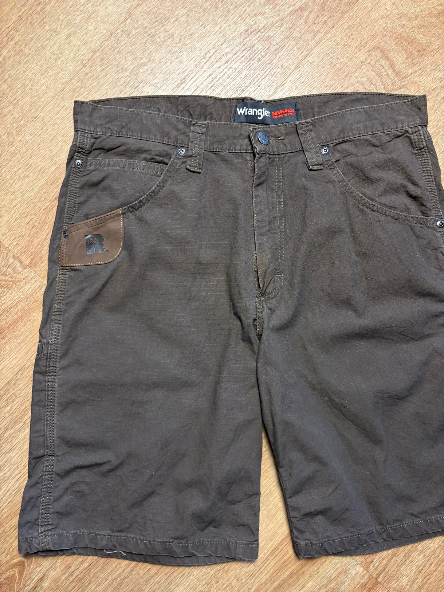 Vintage Wrangler Workwear Brown Canvas Shorts (32w)