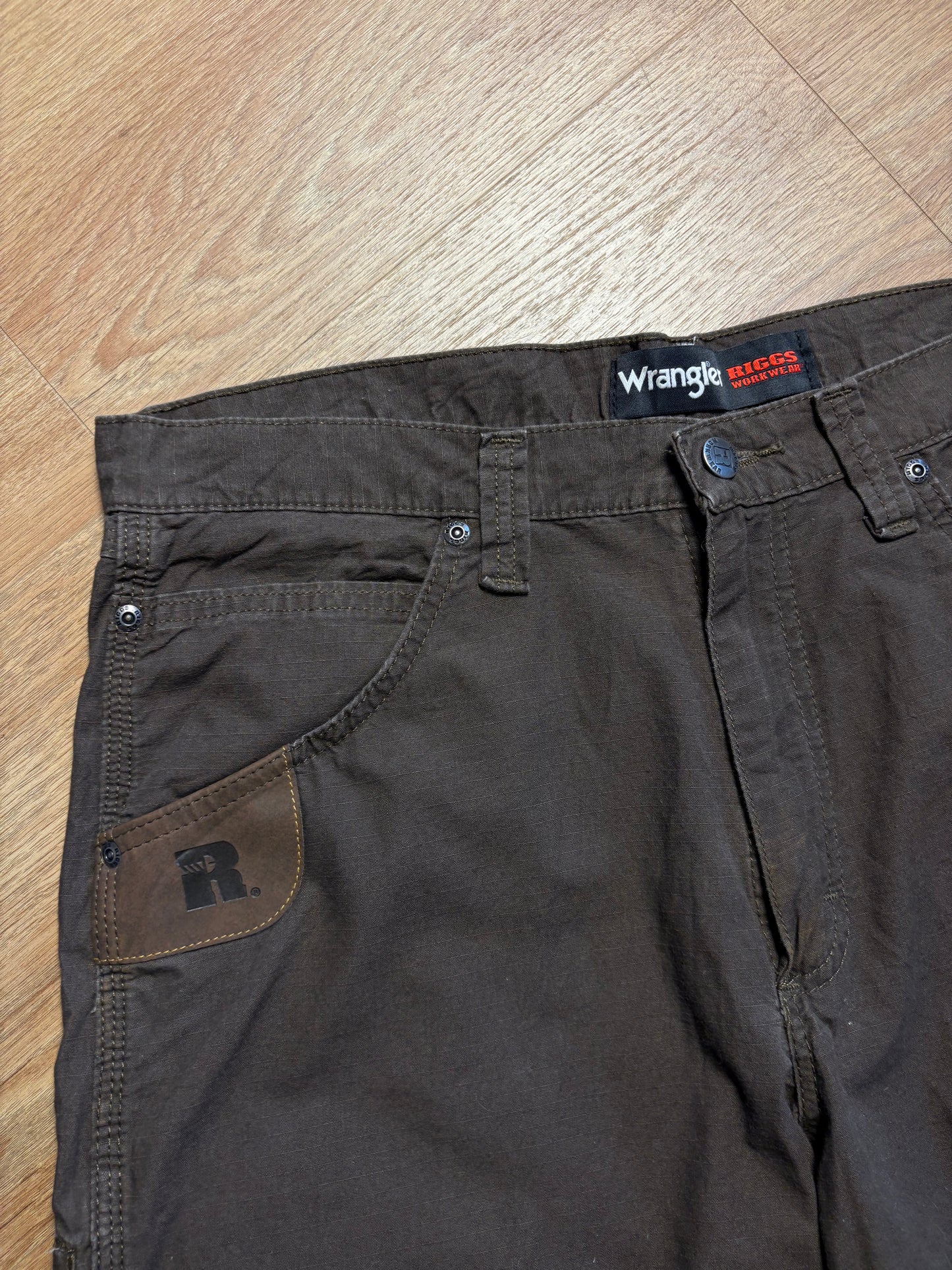 Vintage Wrangler Workwear Brown Canvas Shorts (32w)