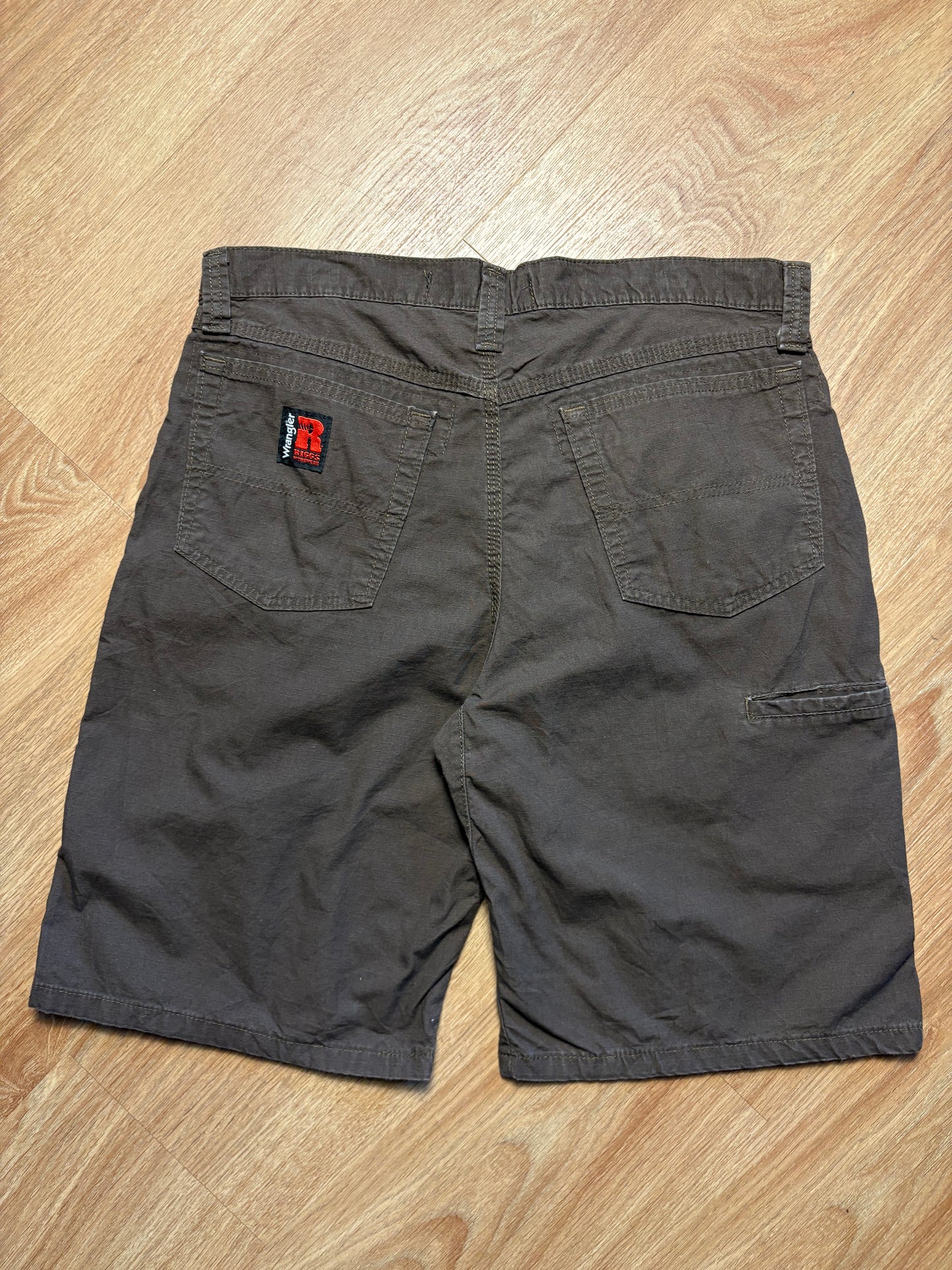 Vintage Wrangler Workwear Brown Canvas Shorts (32w)