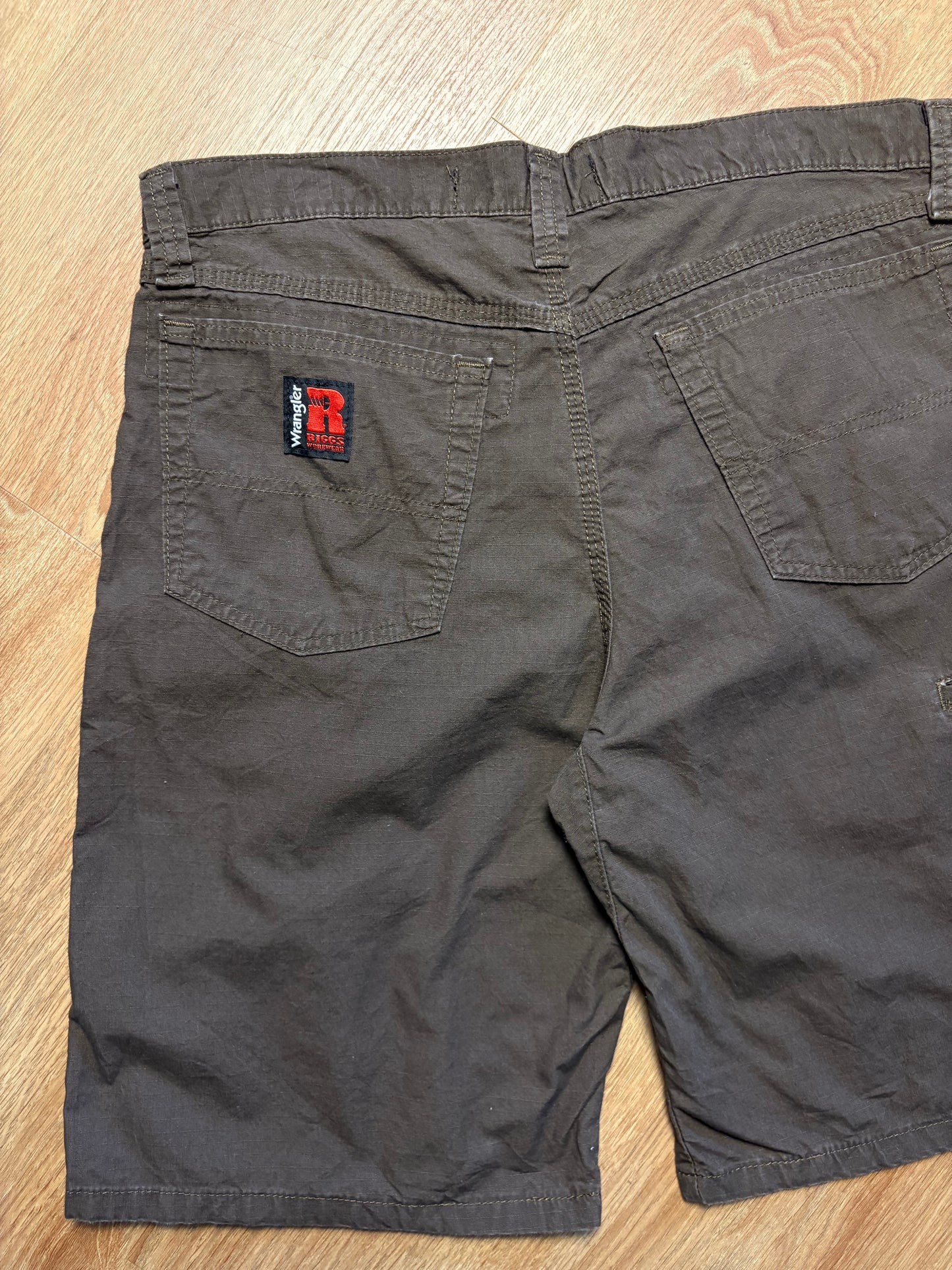 Vintage Wrangler Workwear Brown Canvas Shorts (32w)