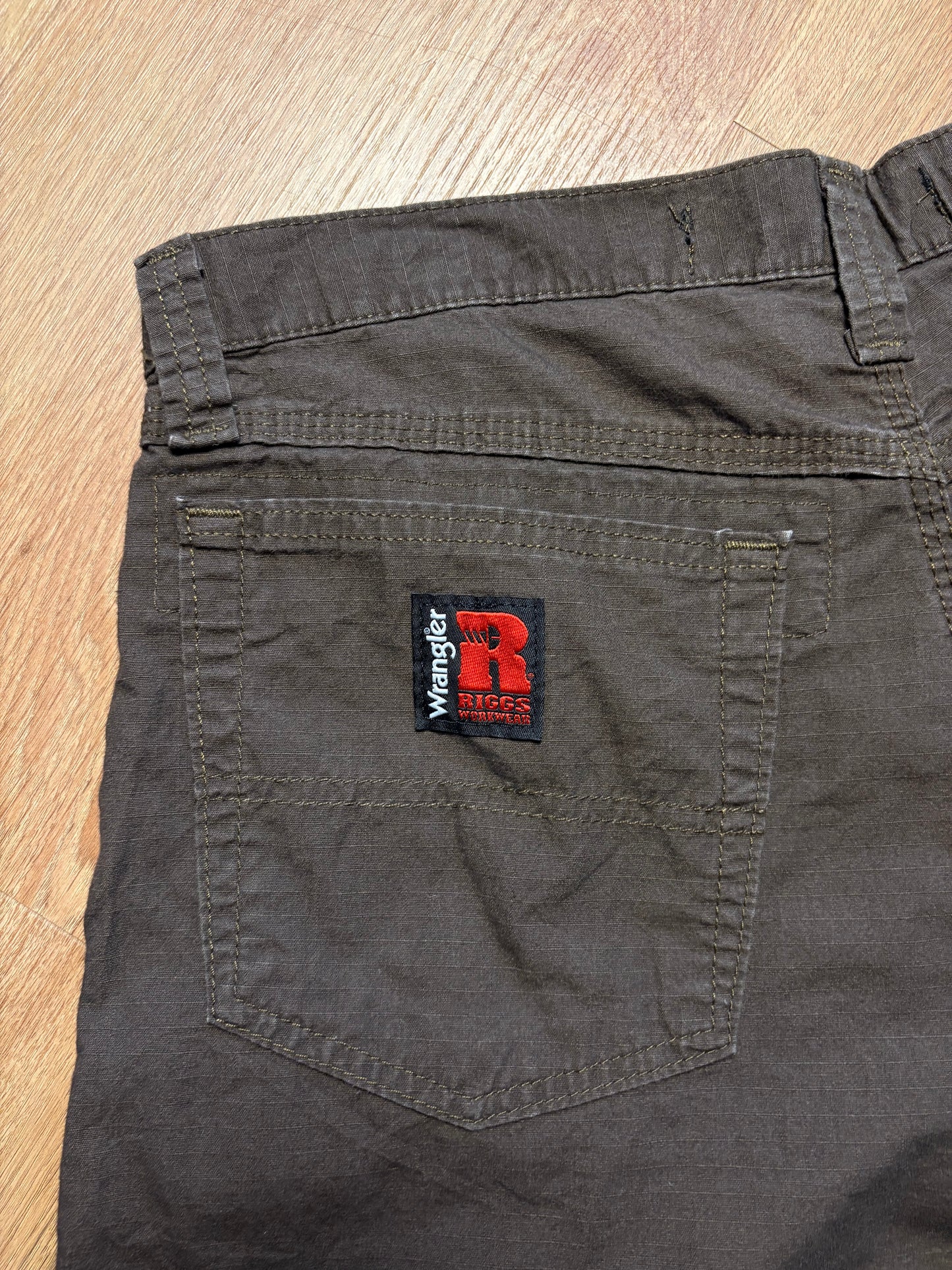 Vintage Wrangler Workwear Brown Canvas Shorts (32w)