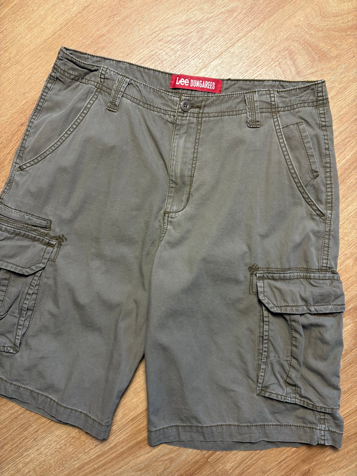 Vintage LEE Dungarees Carpenter Khaki Green Shorts (32w)