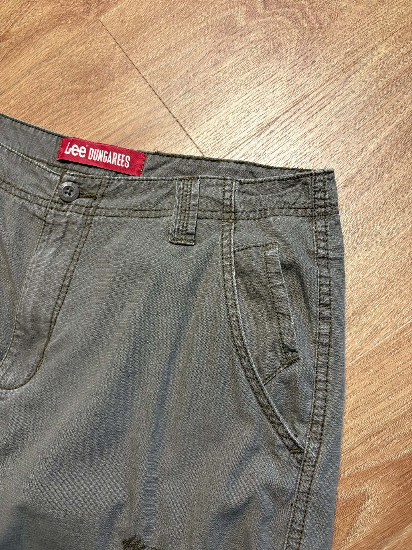 Vintage LEE Dungarees Carpenter Khaki Green Shorts (32w)