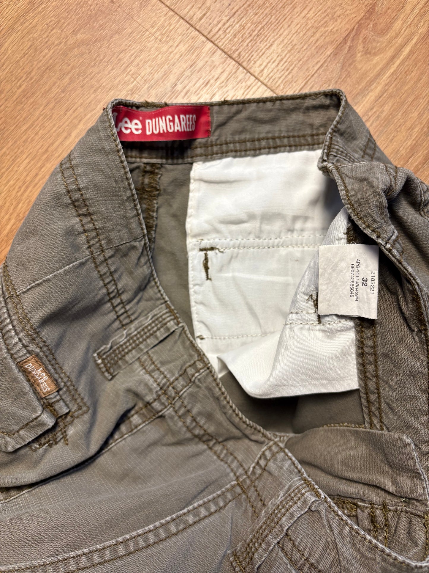 Vintage LEE Dungarees Carpenter Khaki Green Shorts (32w)