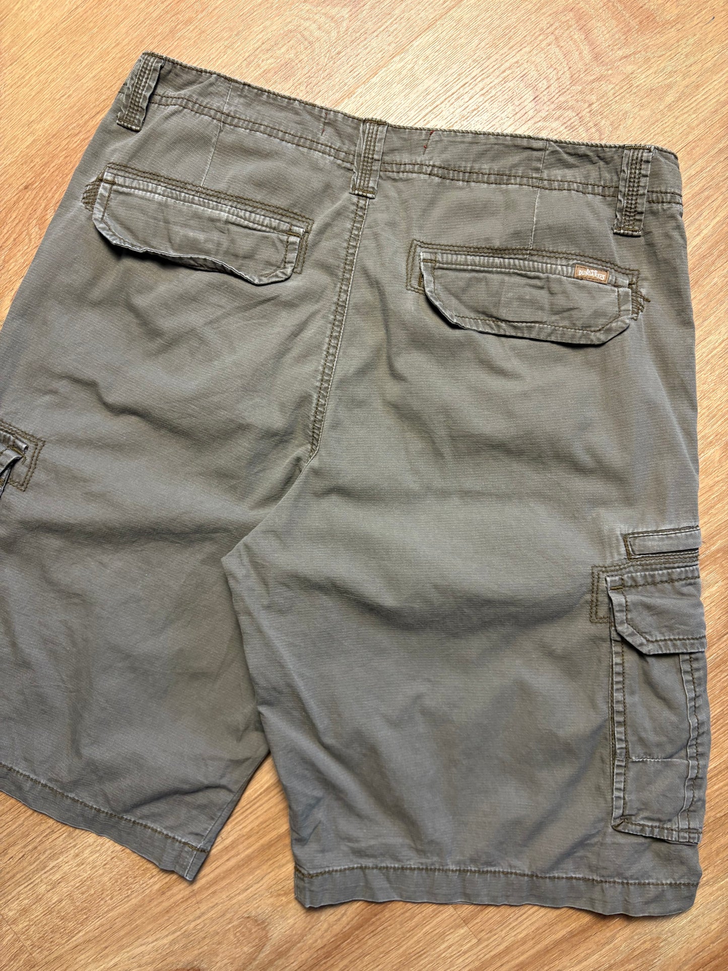 Vintage LEE Dungarees Carpenter Khaki Green Shorts (32w)