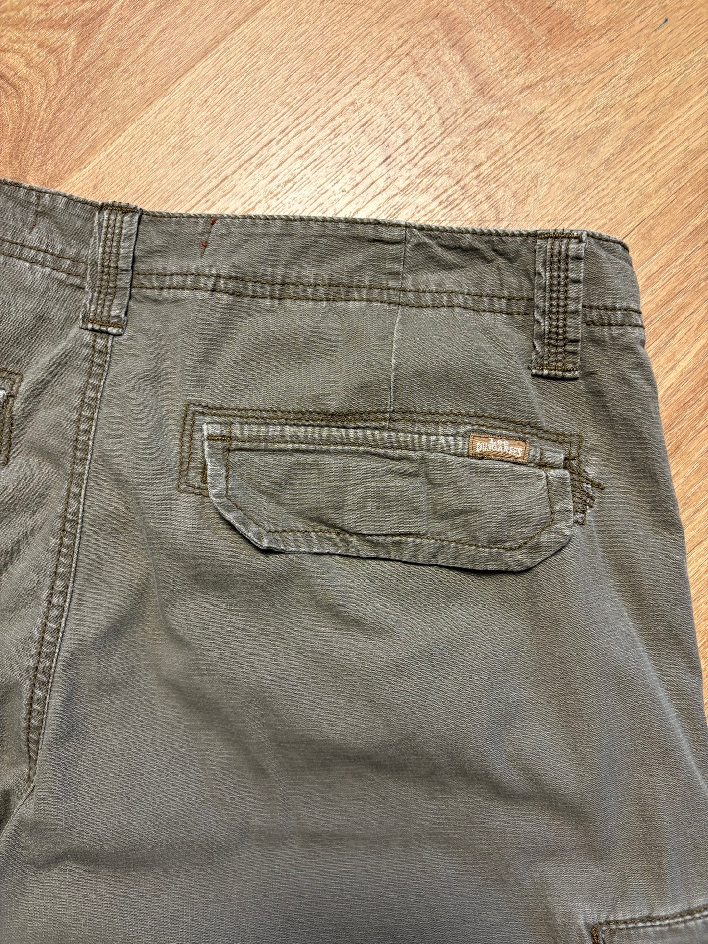 Vintage LEE Dungarees Carpenter Khaki Green Shorts (32w)