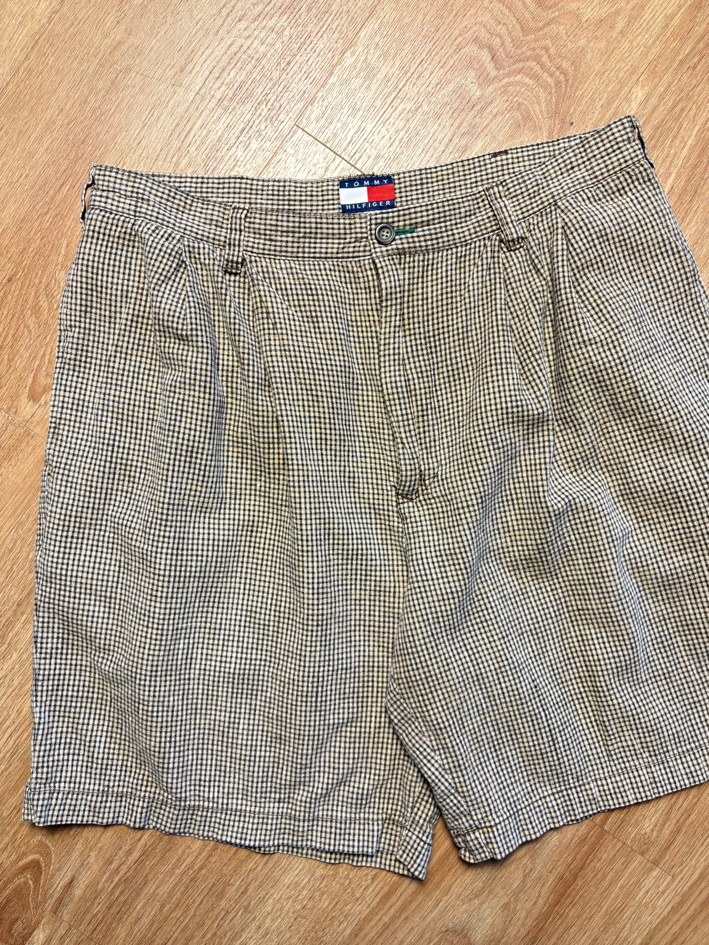 Vintage Tommy Hilfiger Beige Checkered Pleated Shorts (33w)