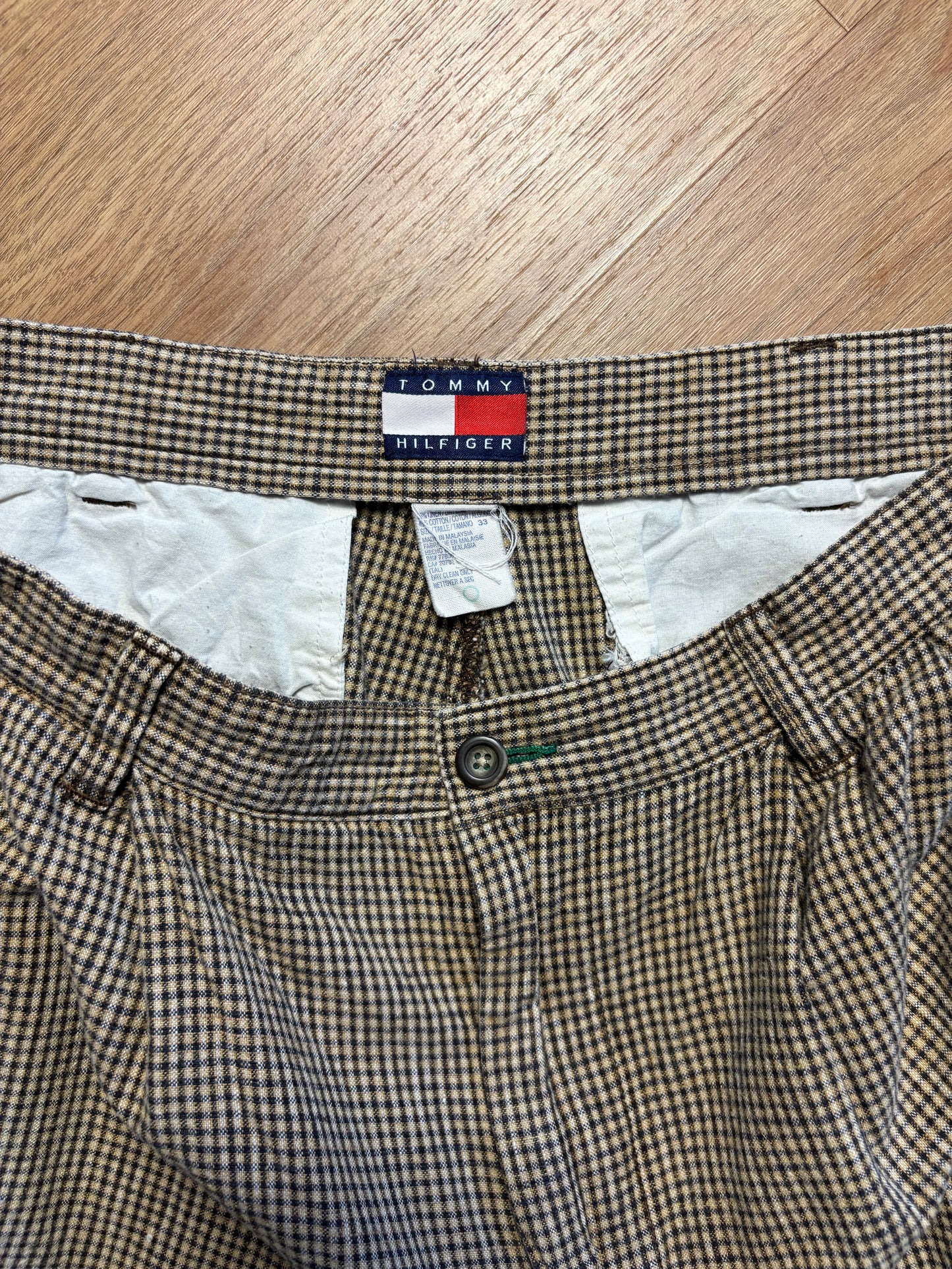 Vintage Tommy Hilfiger Beige Checkered Pleated Shorts (33w)
