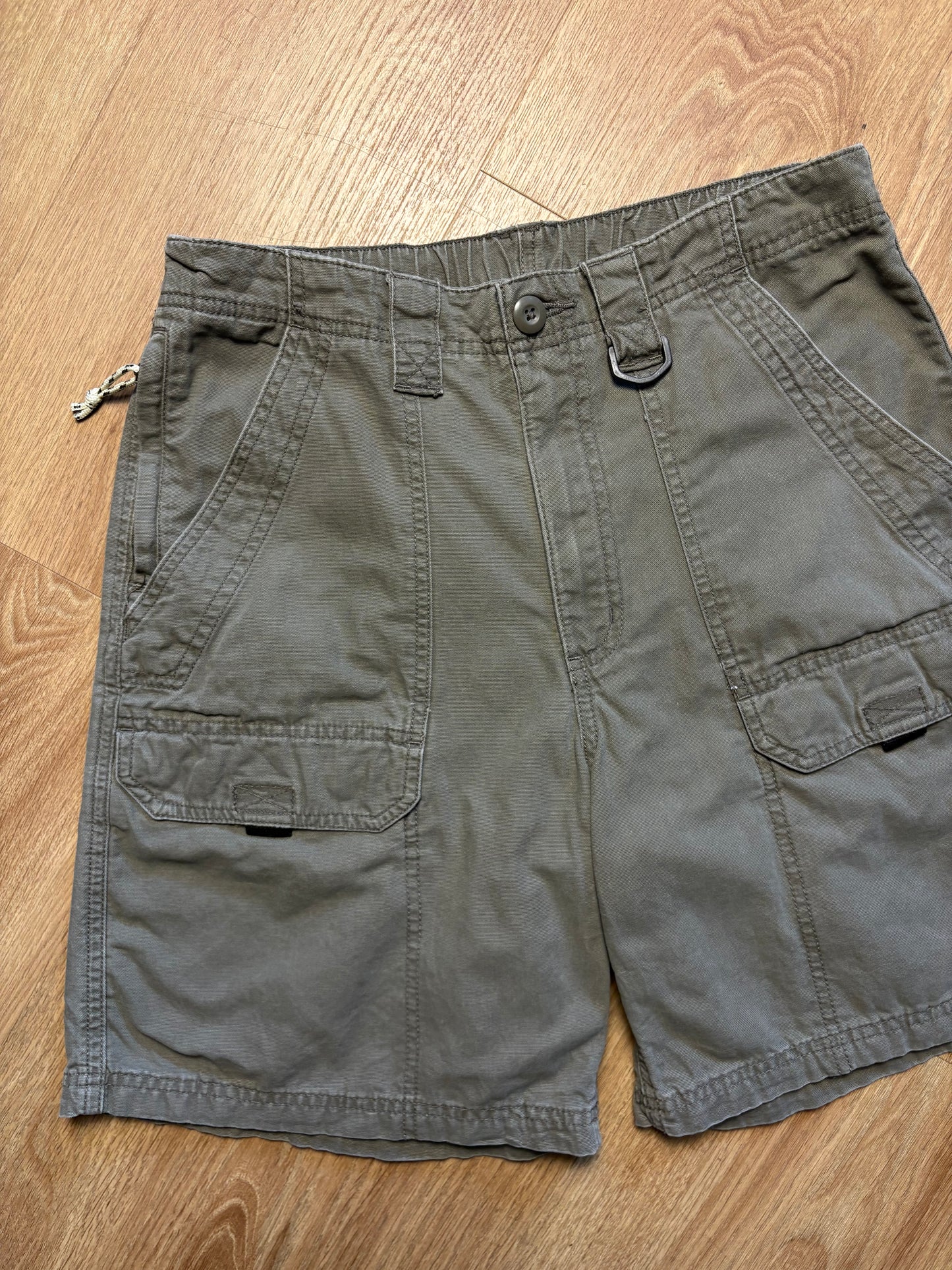 Vintage Wrangler Khaki Green Multi-pocket Cargo Shorts (32w)