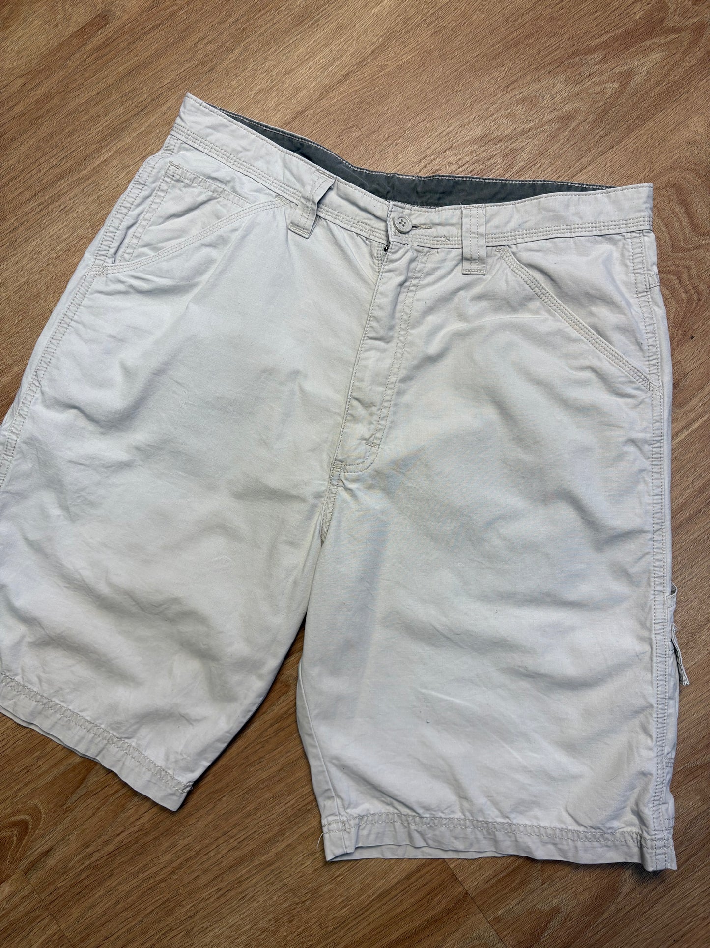 Vintage Wrangler Chalk White Carpenter Shorts (33w)