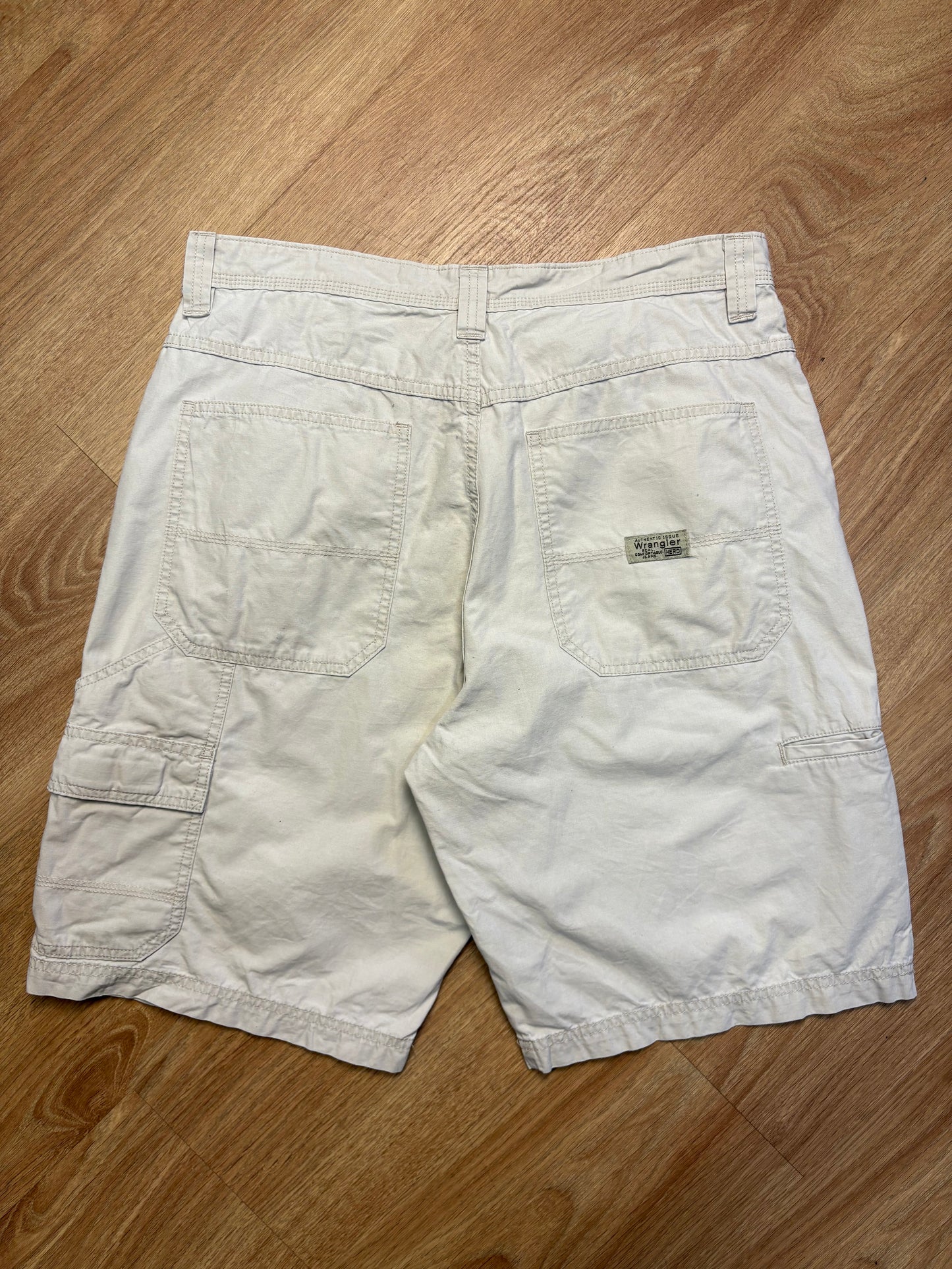 Vintage Wrangler Chalk White Carpenter Shorts (33w)