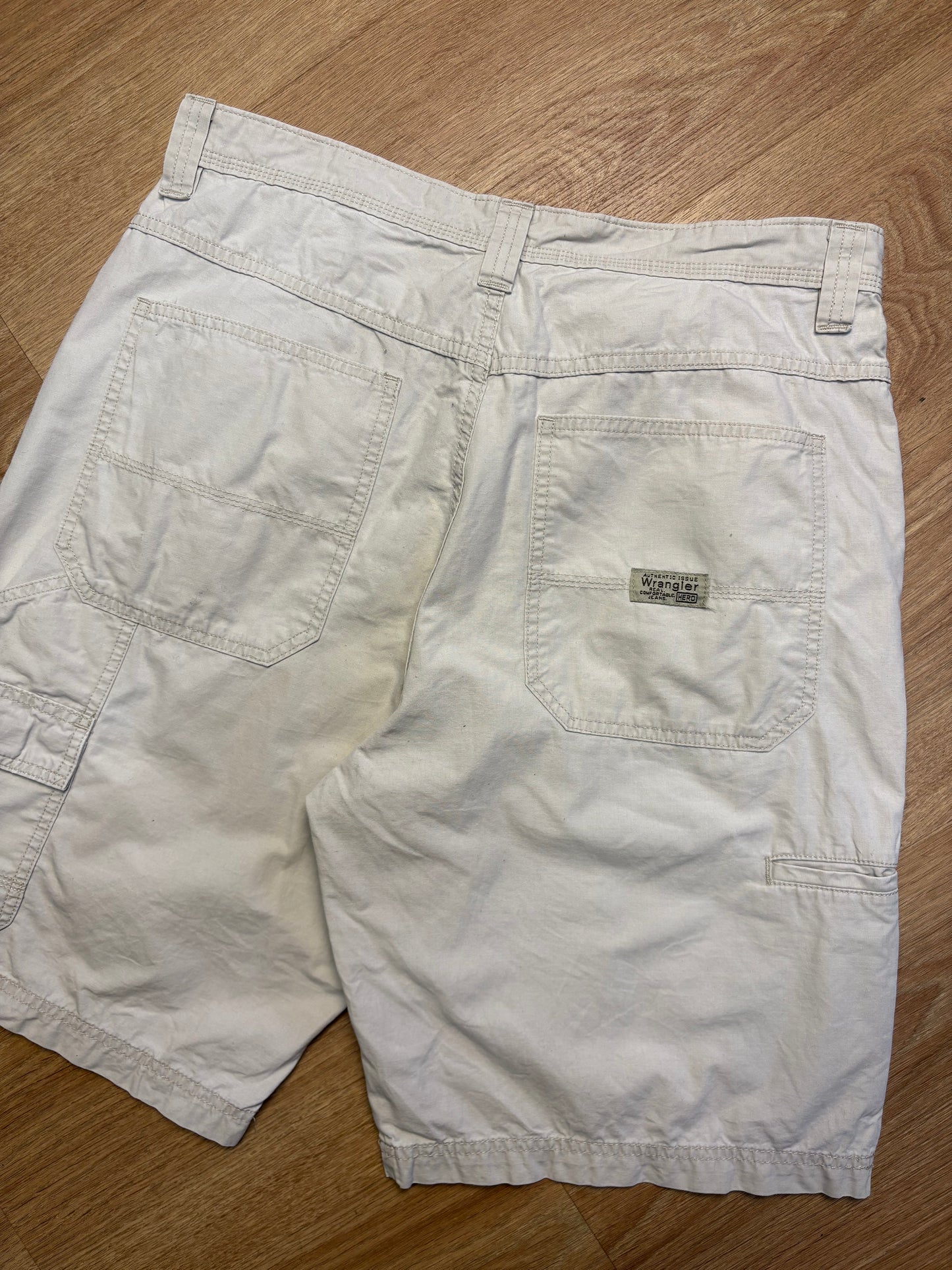 Vintage Wrangler Chalk White Carpenter Shorts (33w)