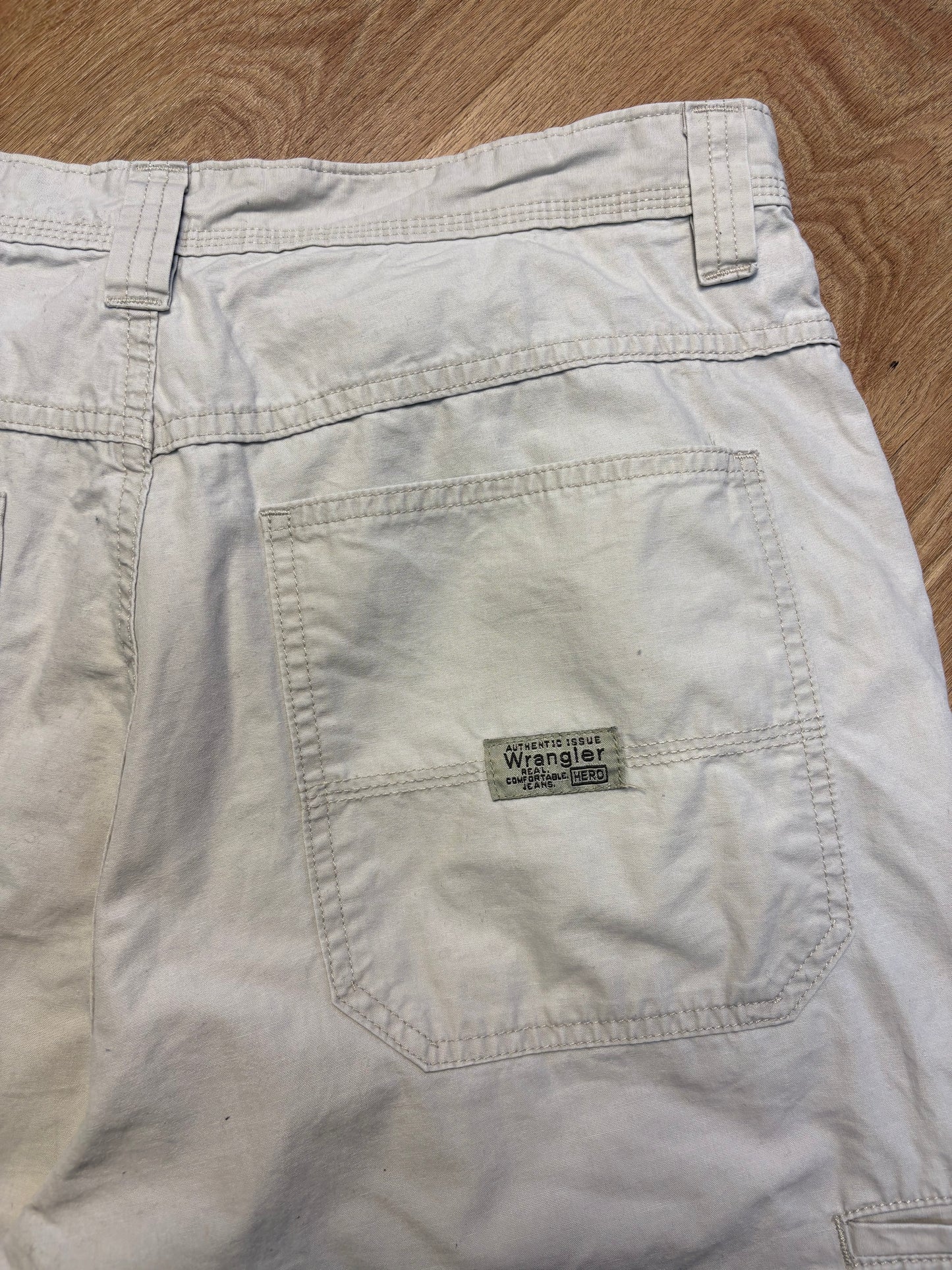 Vintage Wrangler Chalk White Carpenter Shorts (33w)