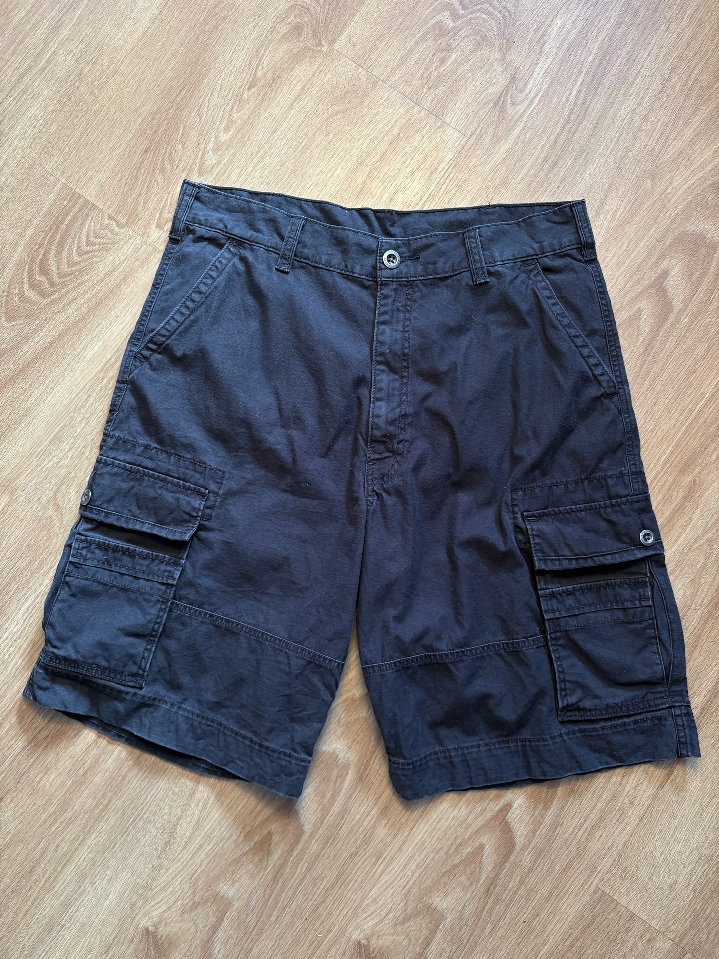 Vintage Levi's Black Baggy Cargo Shorts (36w)
