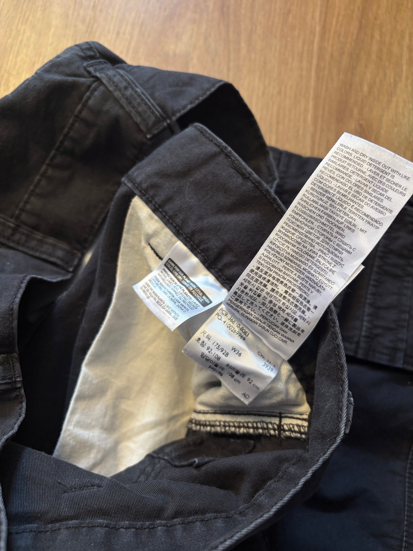 Vintage Levi's Black Baggy Cargo Shorts (36w)