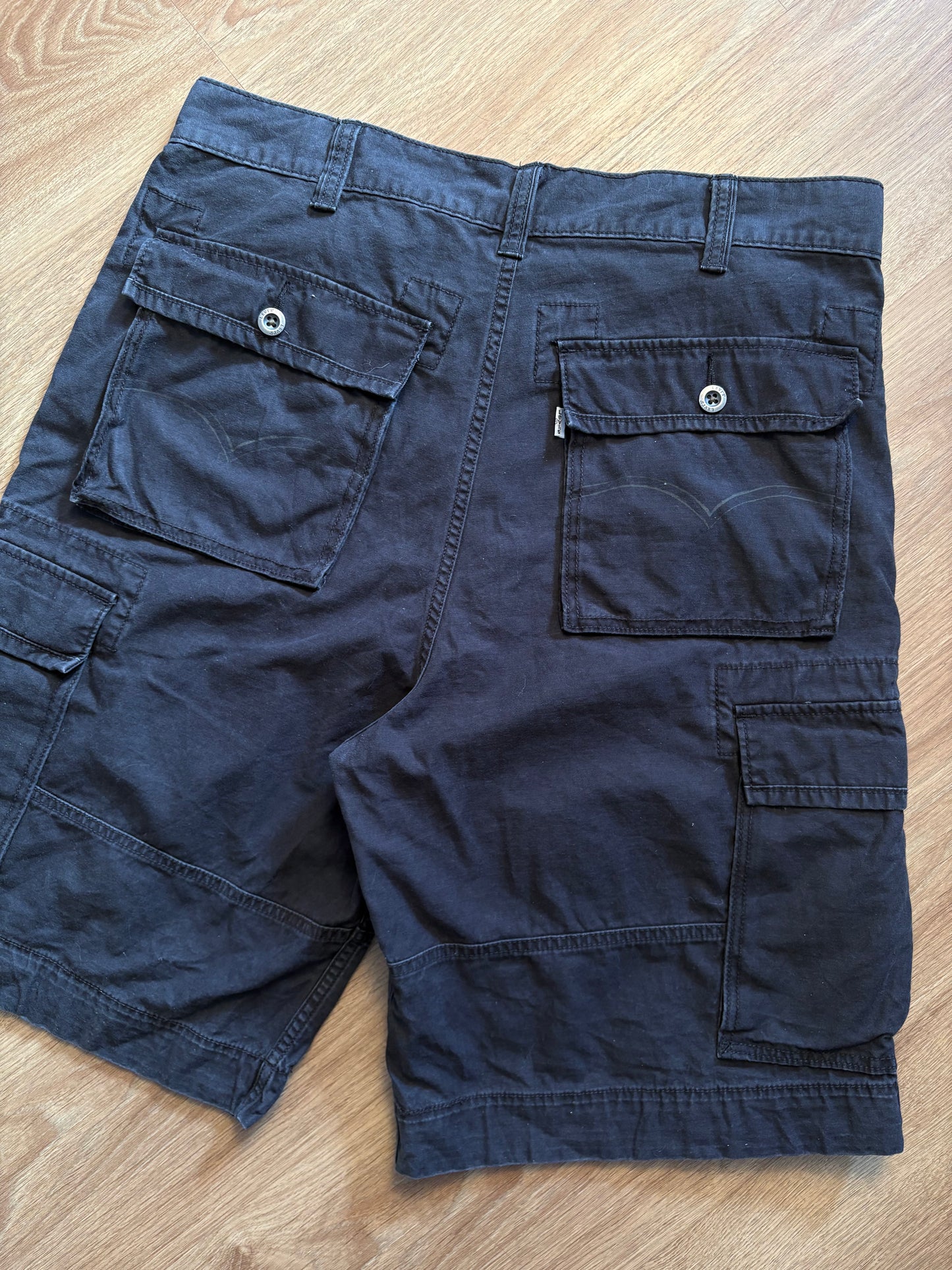 Vintage Levi's Black Baggy Cargo Shorts (36w)