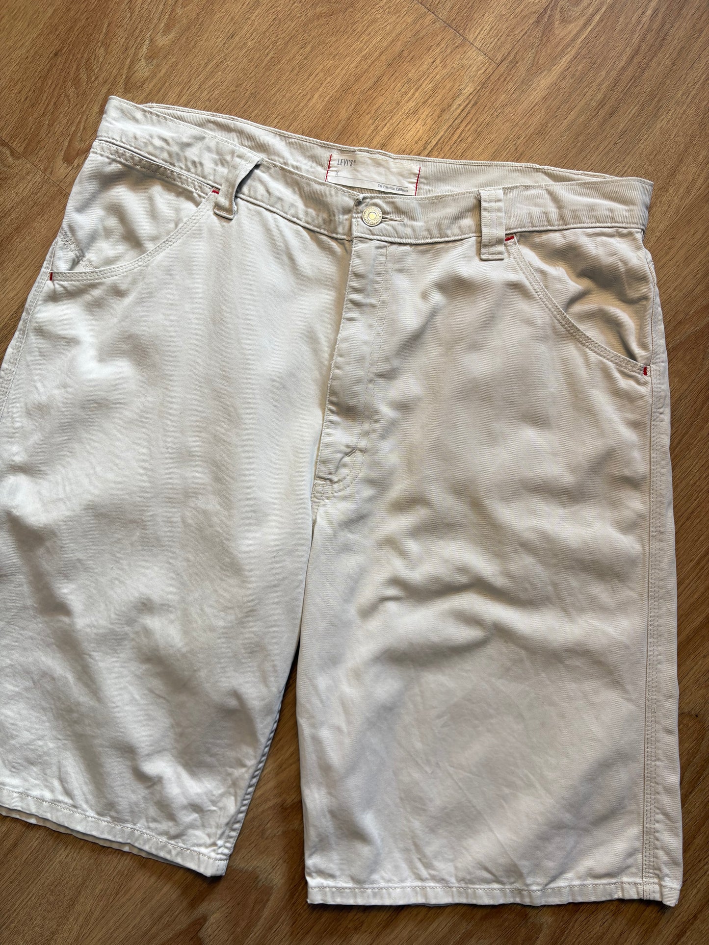 Vintage Levi's Beige Baggy Canvas Shorts (36w)