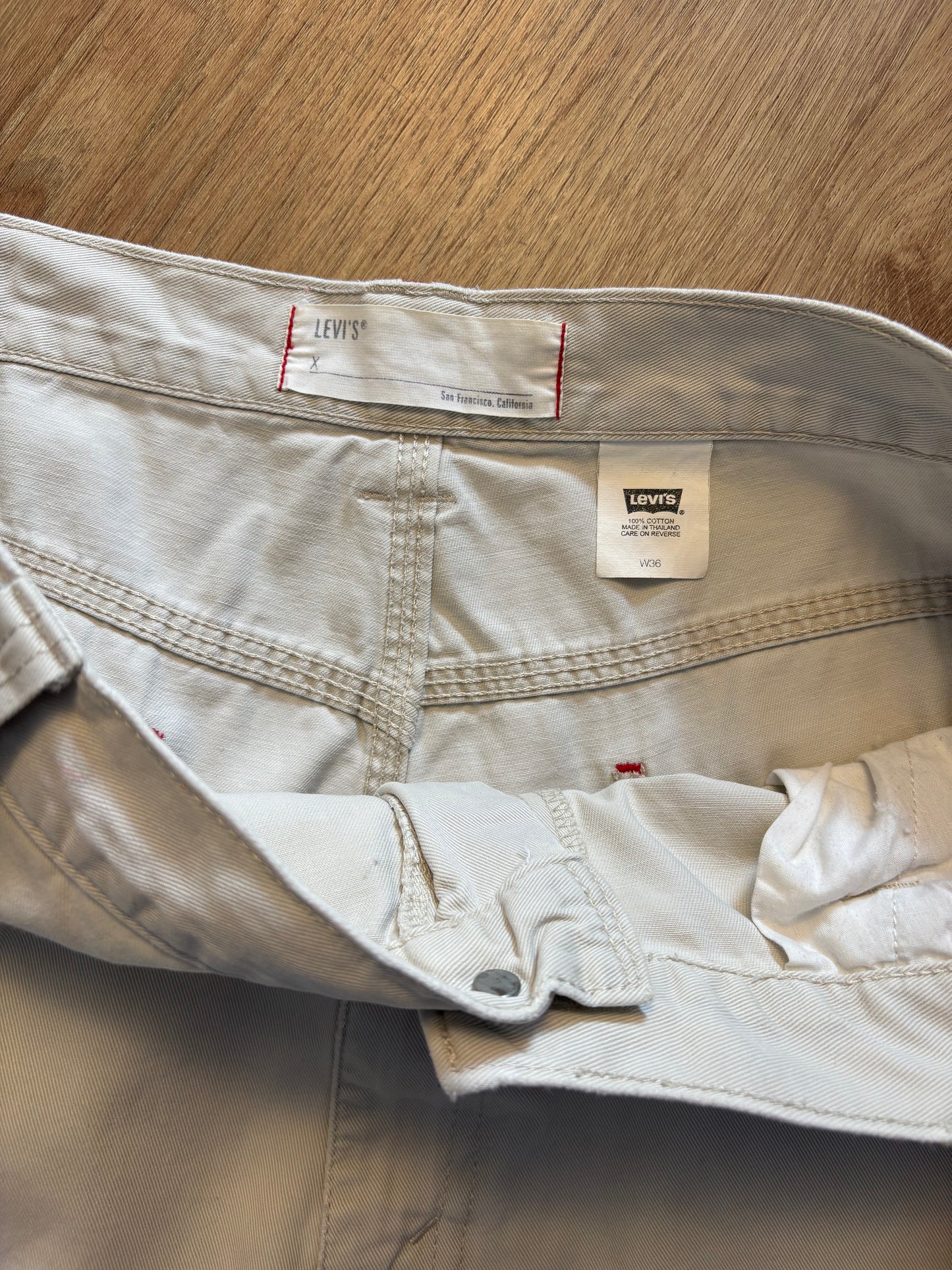Vintage Levi's Beige Baggy Canvas Shorts (36w)