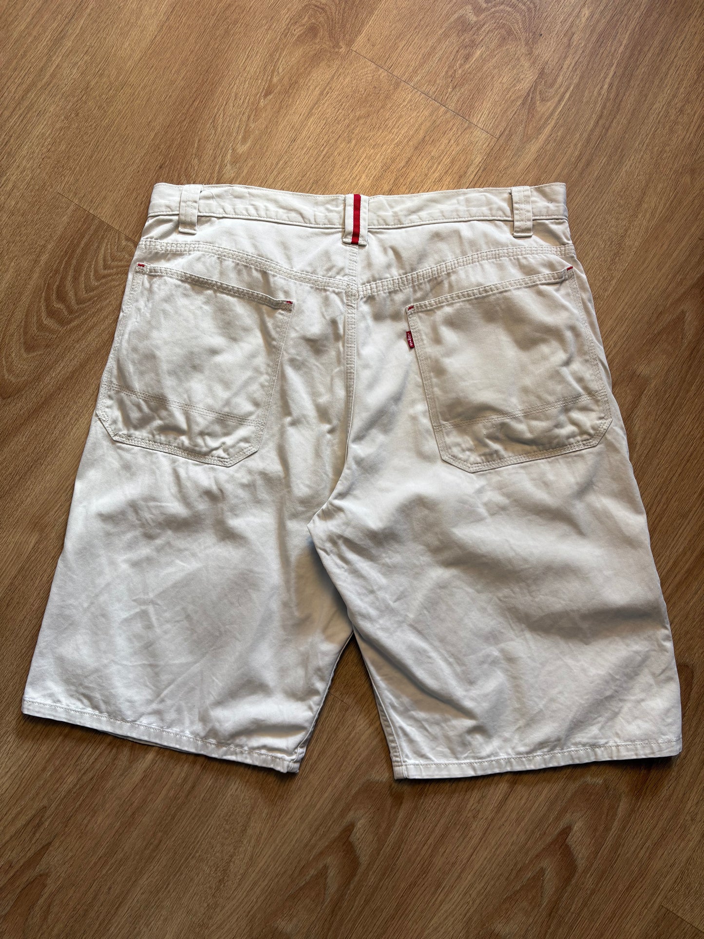 Vintage Levi's Beige Baggy Canvas Shorts (36w)