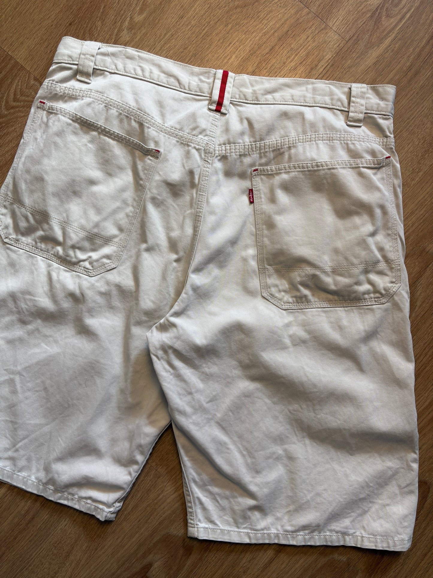 Vintage Levi's Beige Baggy Canvas Shorts (36w)