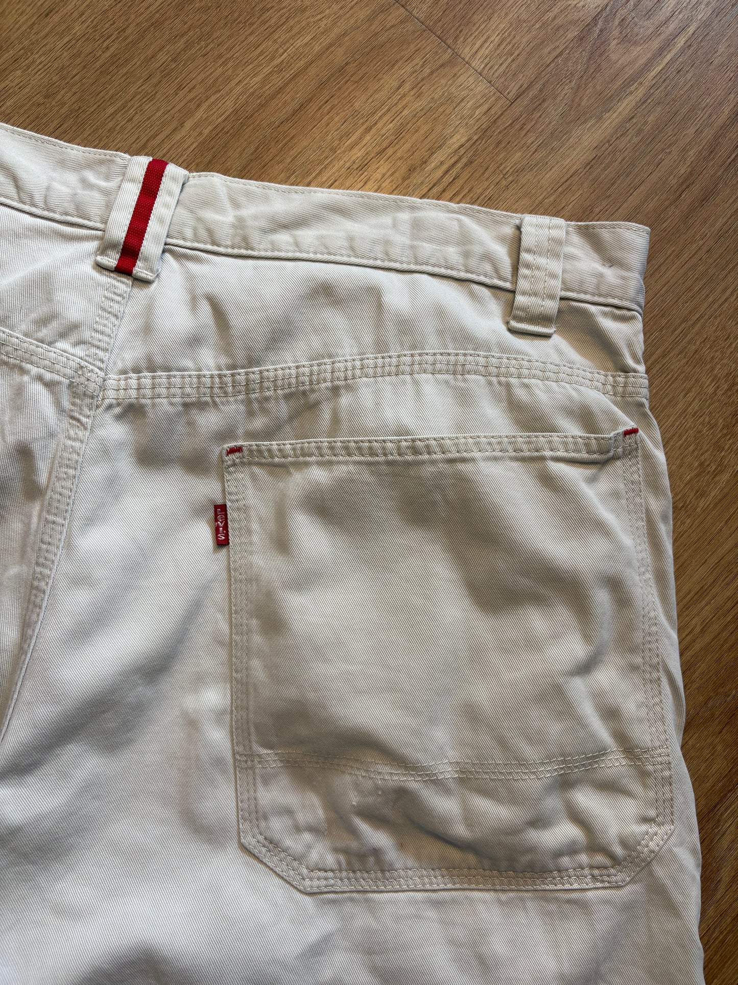 Vintage Levi's Beige Baggy Canvas Shorts (36w)