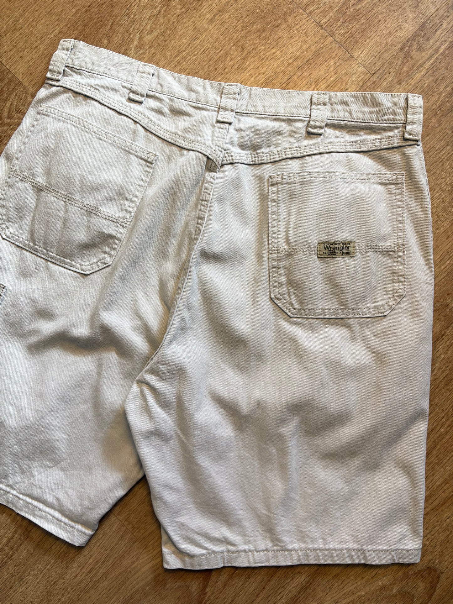 Vintage Wrangler Beige Baggy Carpenter Shorts (36w)