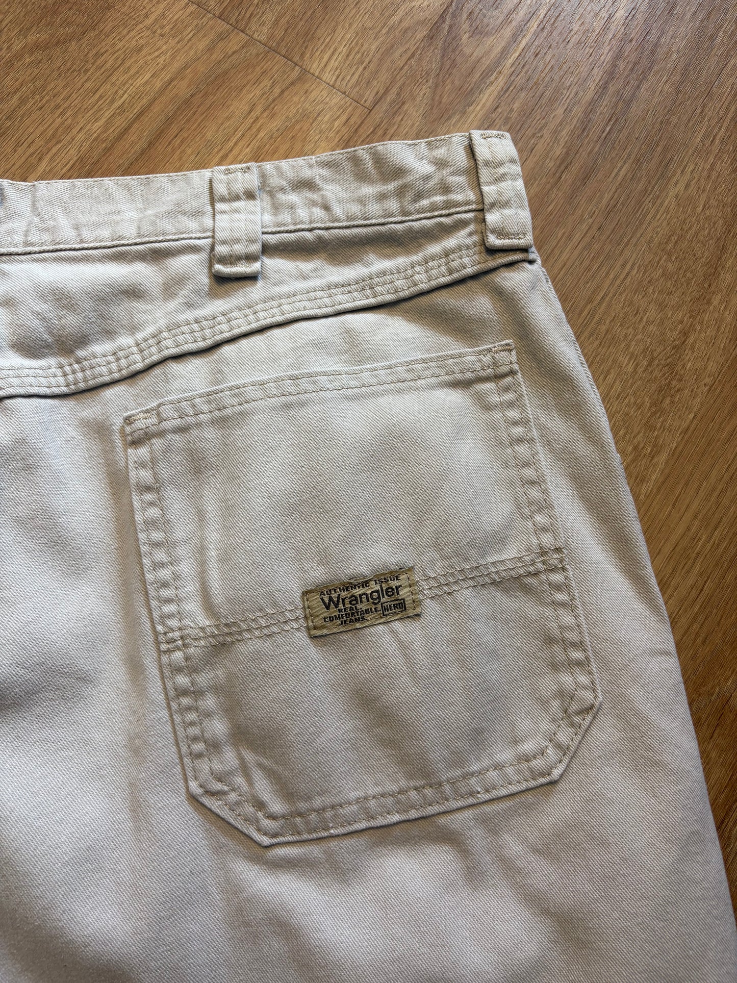Vintage Wrangler Beige Baggy Carpenter Shorts (36w)