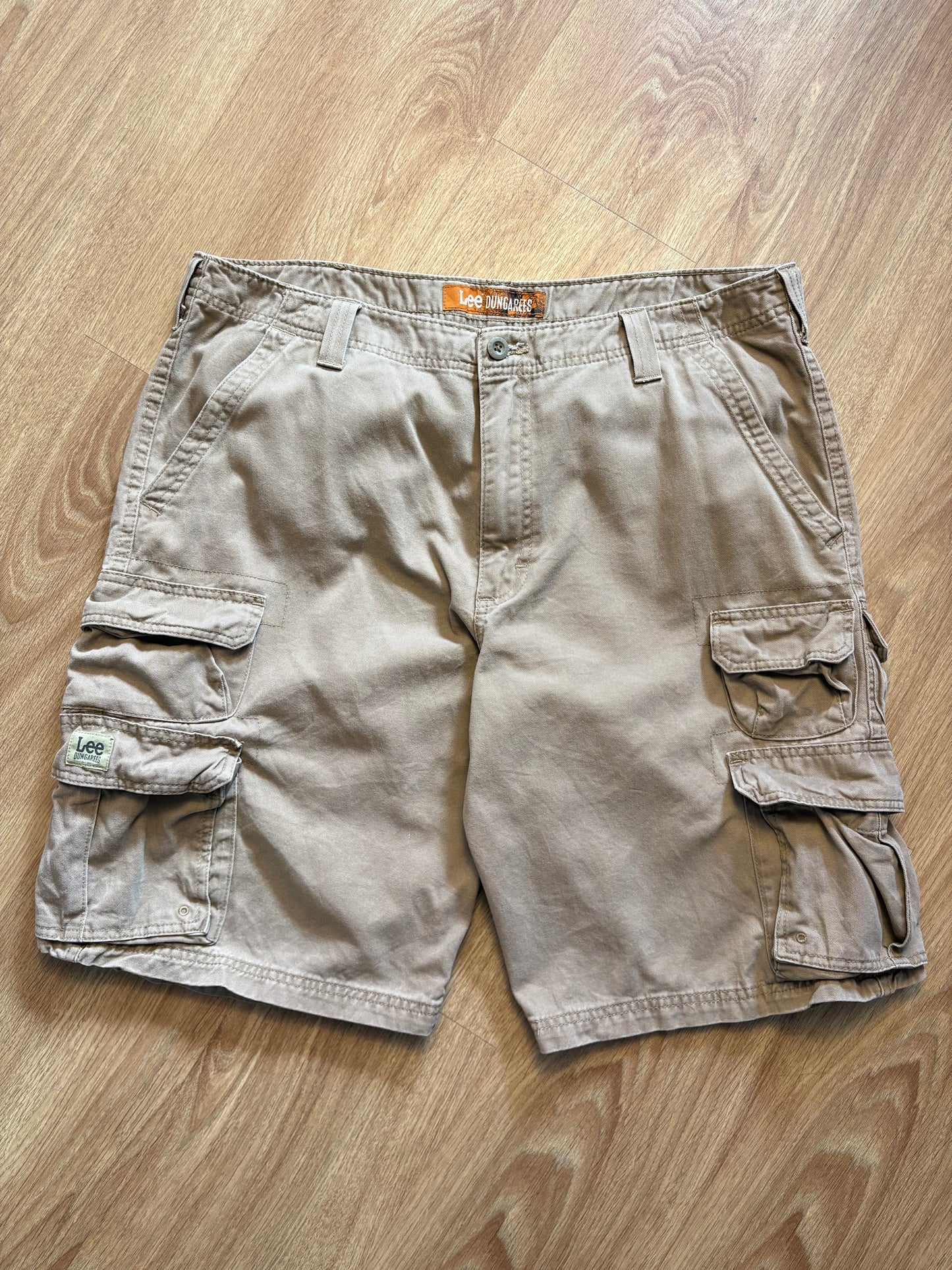 Vintage LEE Dungarees Carpenter Beige Shorts (36w)