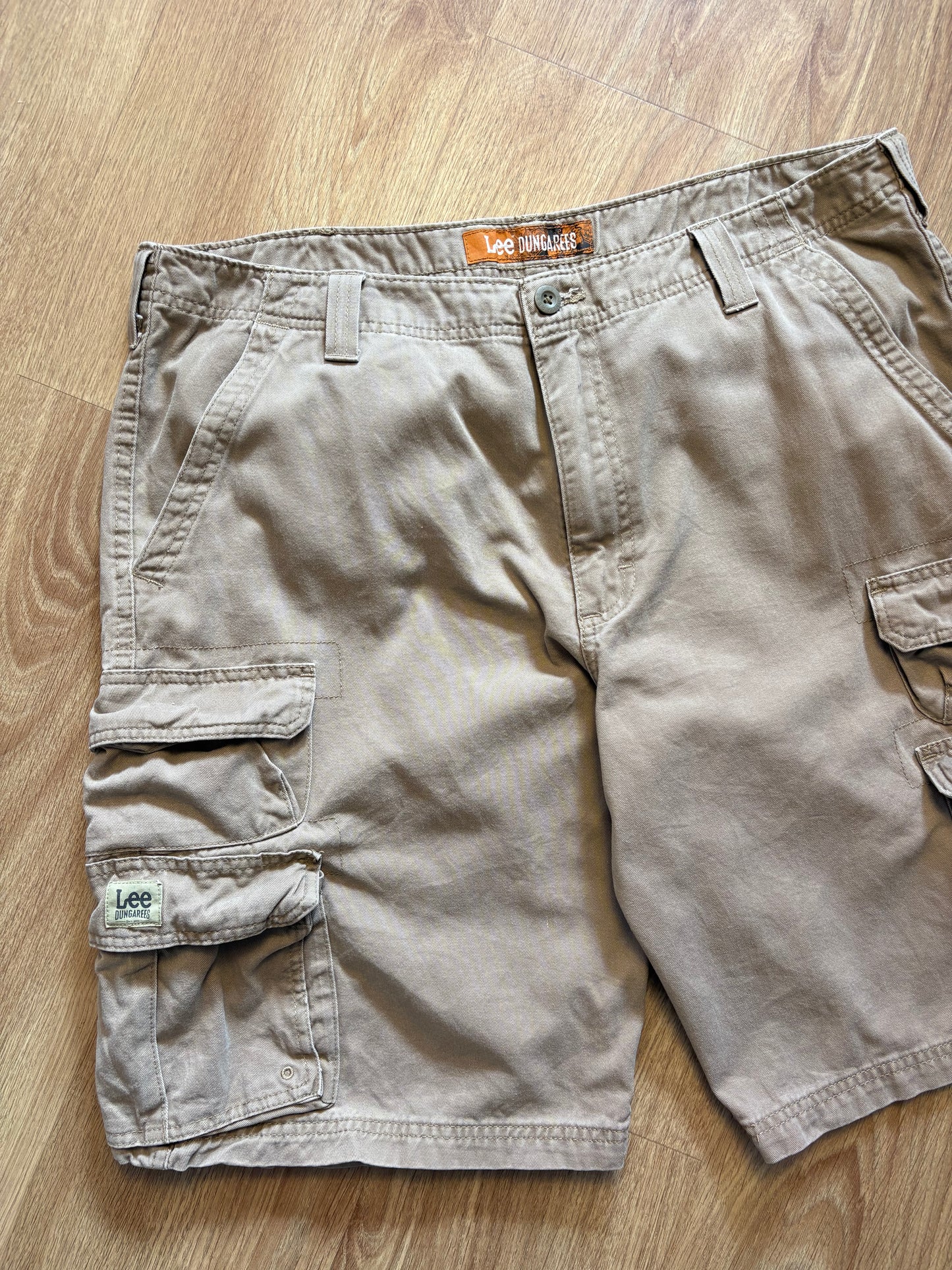 Vintage LEE Dungarees Carpenter Beige Shorts (36w)