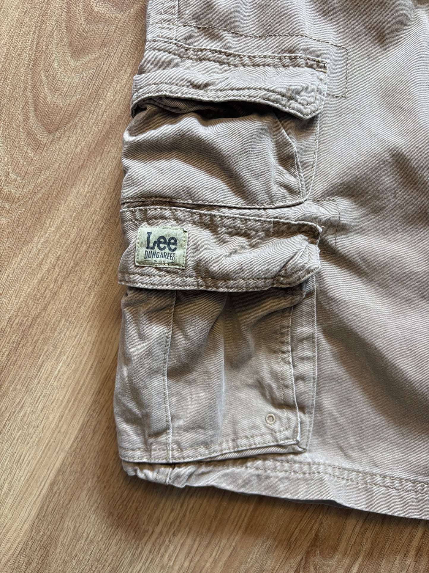 Vintage LEE Dungarees Carpenter Beige Shorts (36w)