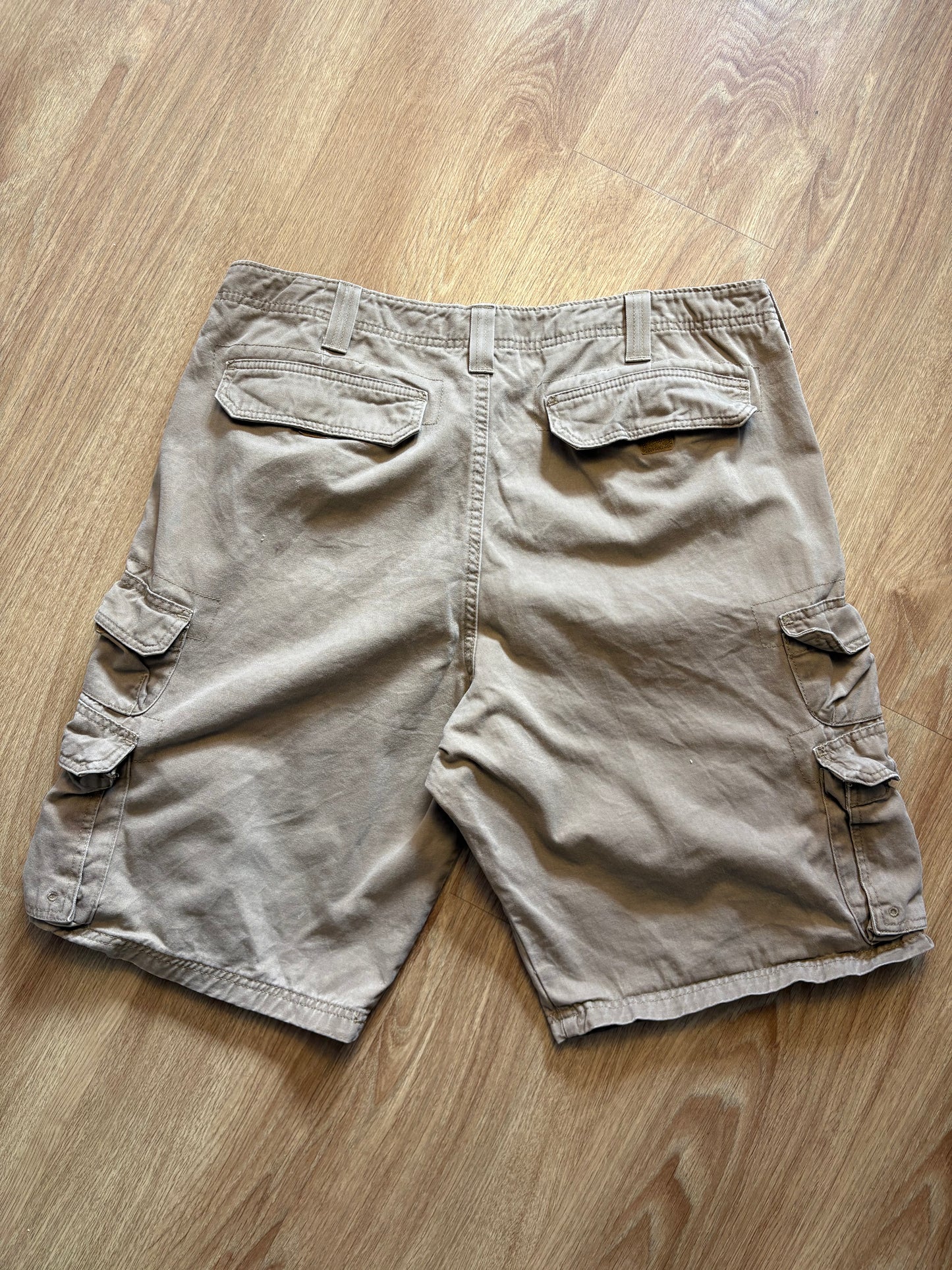 Vintage LEE Dungarees Carpenter Beige Shorts (36w)
