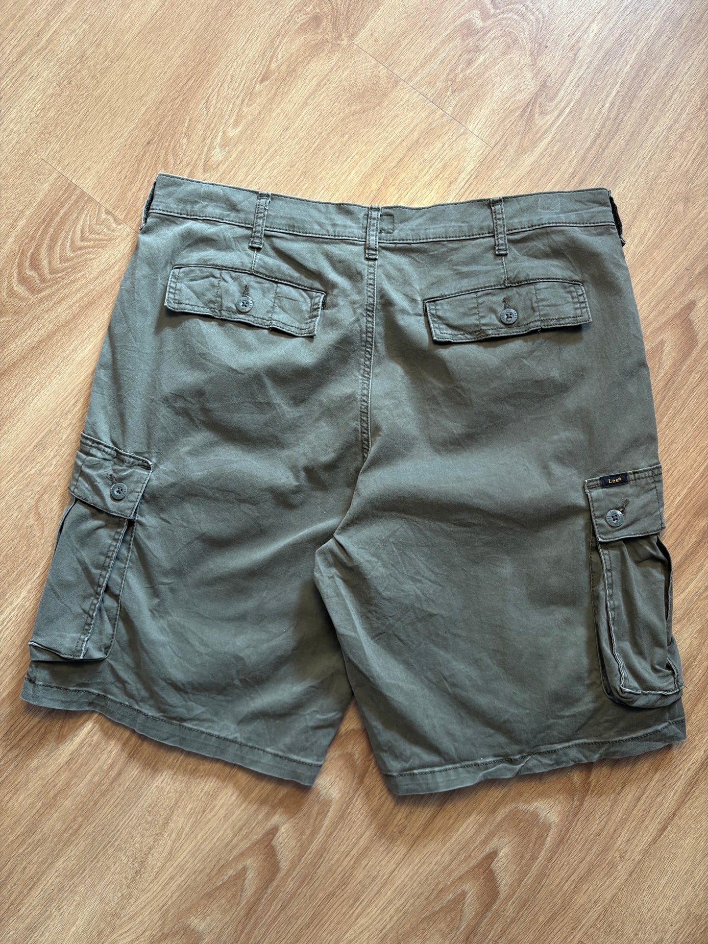 Vintage LEE Dark Green Cargo Shorts (34w)