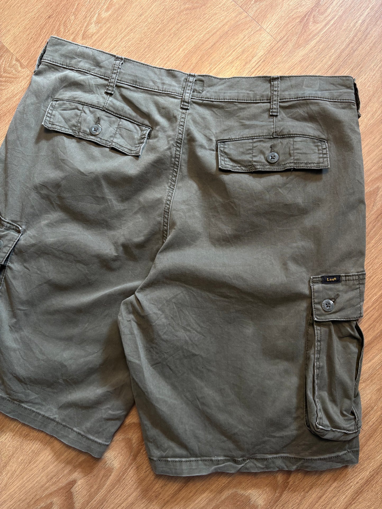 Vintage LEE Dark Green Cargo Shorts (34w)