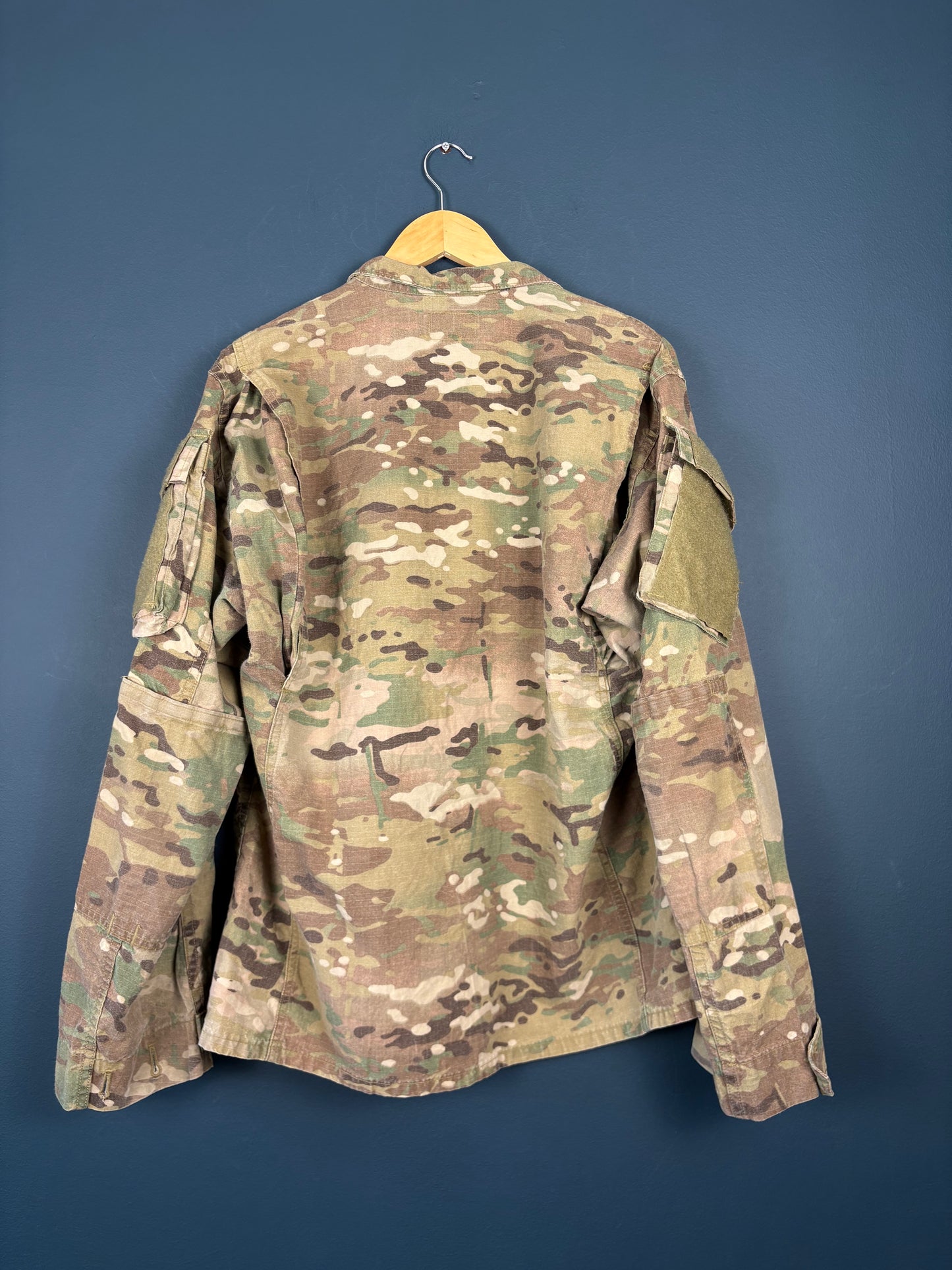 Vintage US Army Multicam Camoflauge Shirt (M)