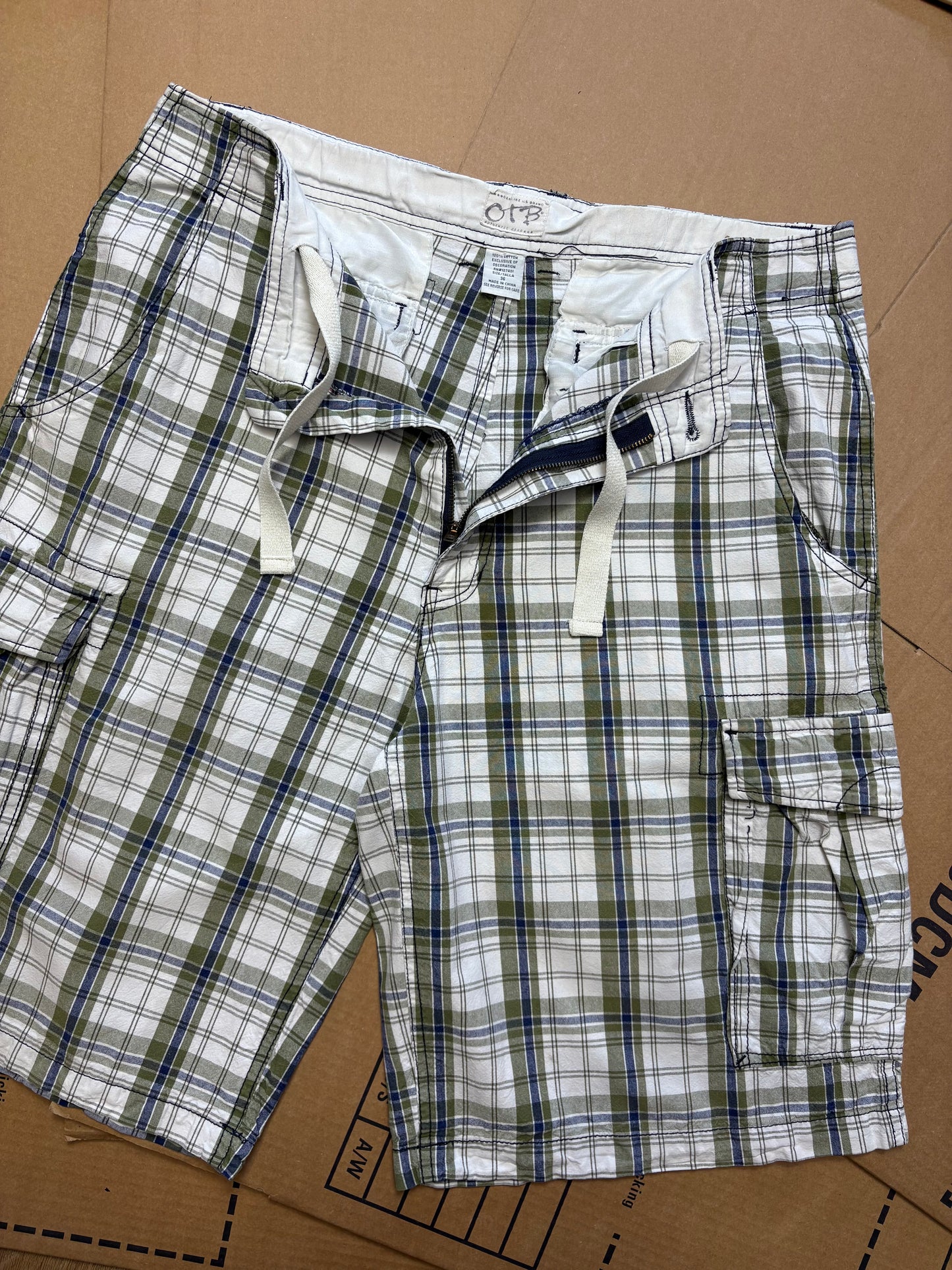 Vintage Green + White Checkered Cargo Shorts (36w)