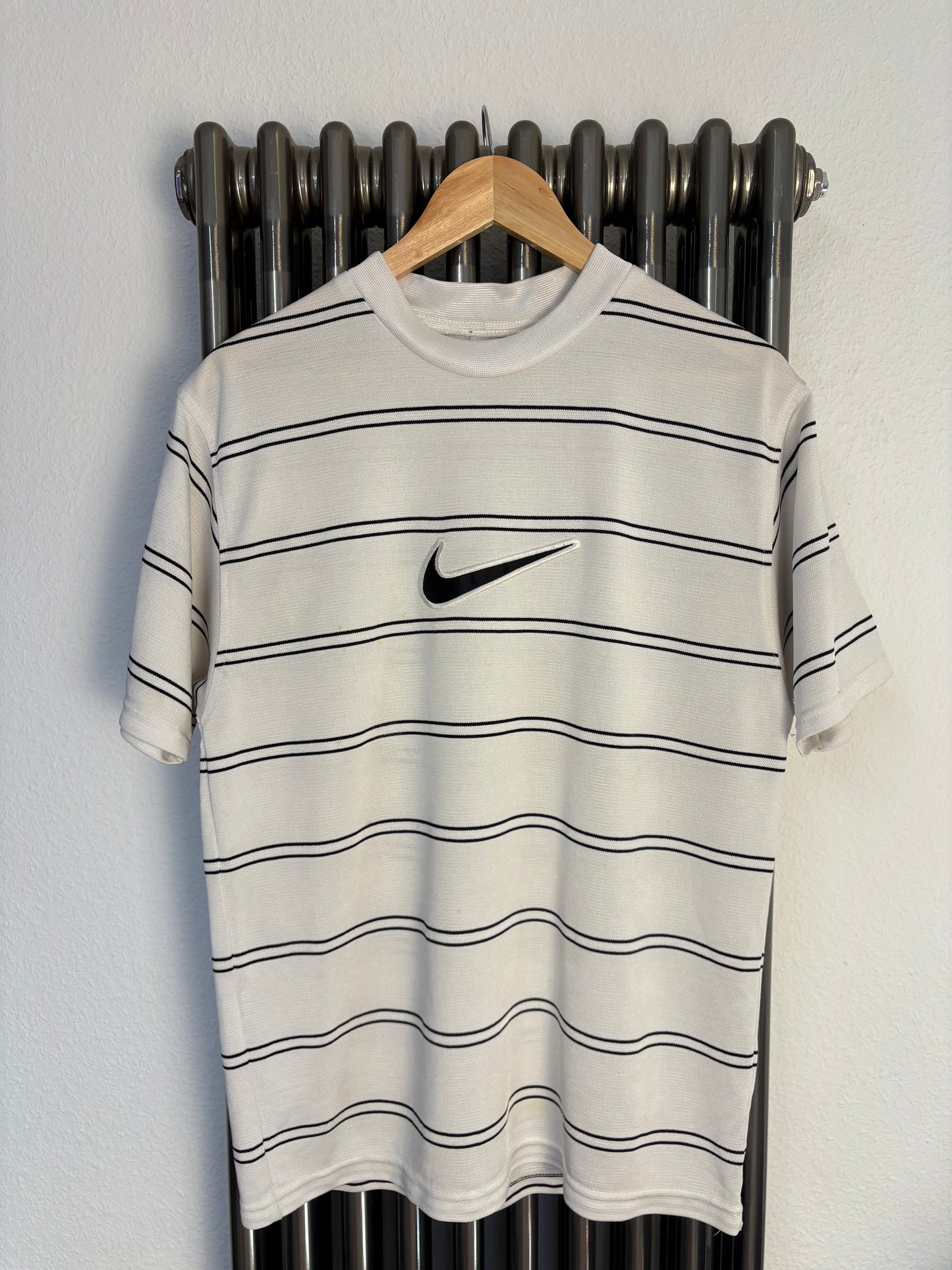 Nike 90s Silver Tag Centre Swoosh Embroidered Top (S)
