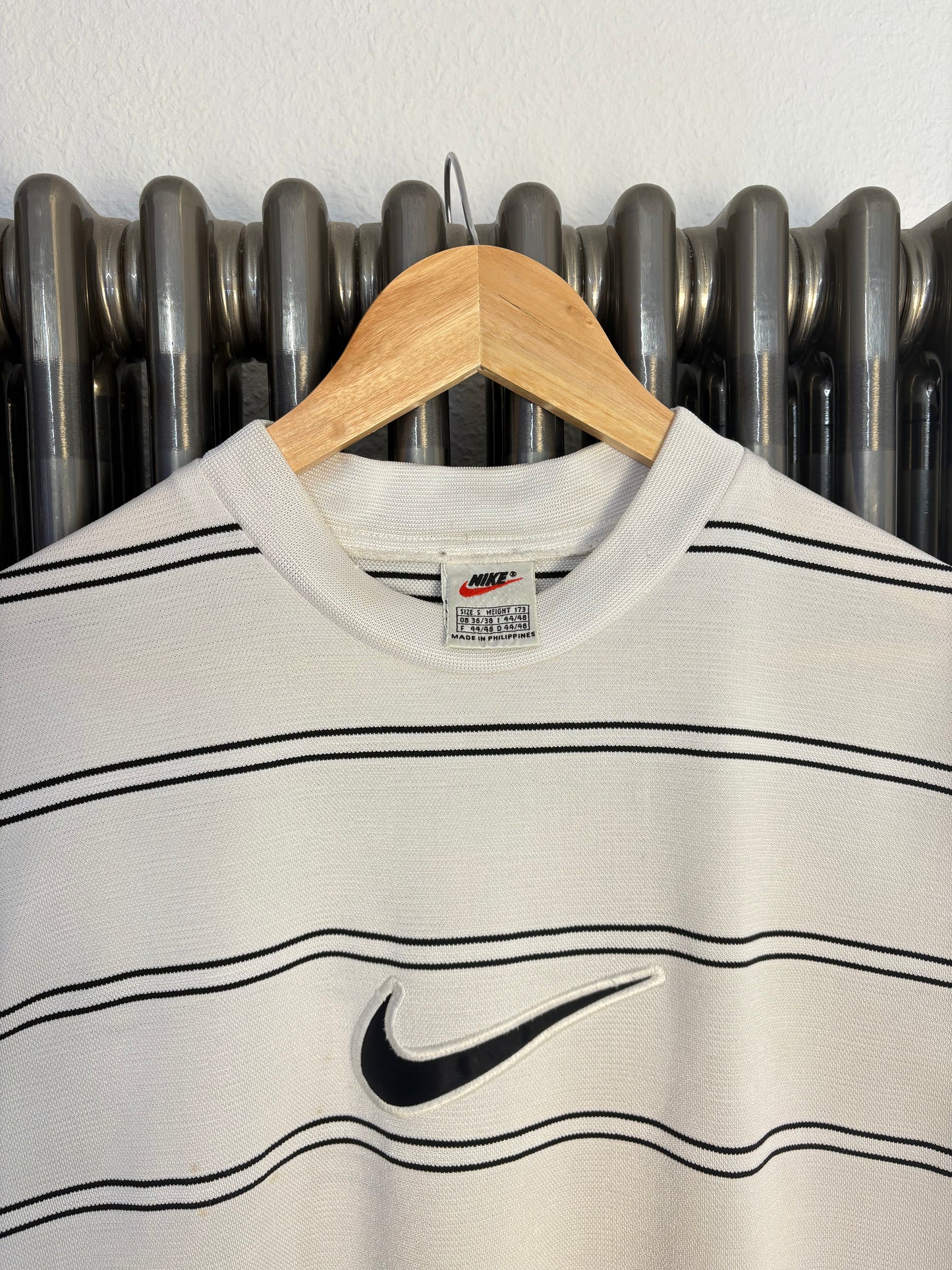 Nike 90s Silver Tag Centre Swoosh Embroidered Top (S)