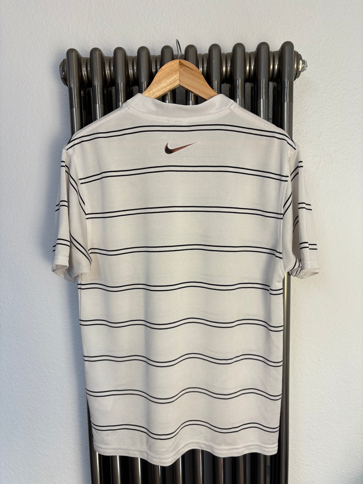 Nike 90s Silver Tag Centre Swoosh Embroidered Top (S)