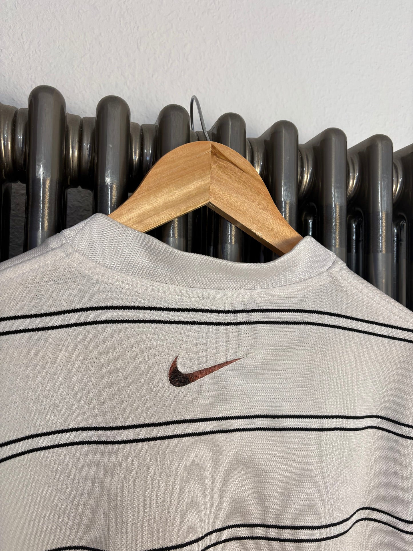 Nike 90s Silver Tag Centre Swoosh Embroidered Top (S)