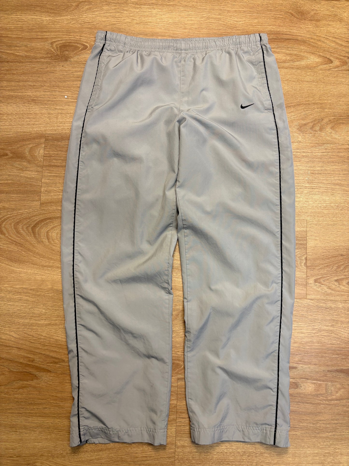 Nike Mini Swoosh 2000s Grey Baggy Trackpants (M)